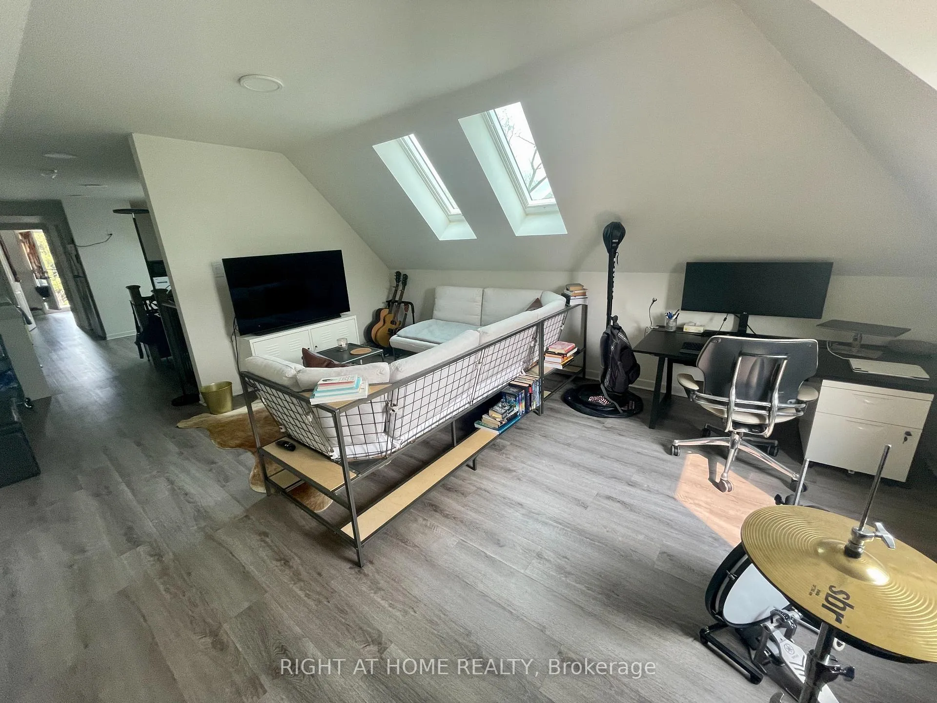 Photo 4 of Unit 4, 1258 Broadview Avenue, Toronto, Broadview North — HOMEH