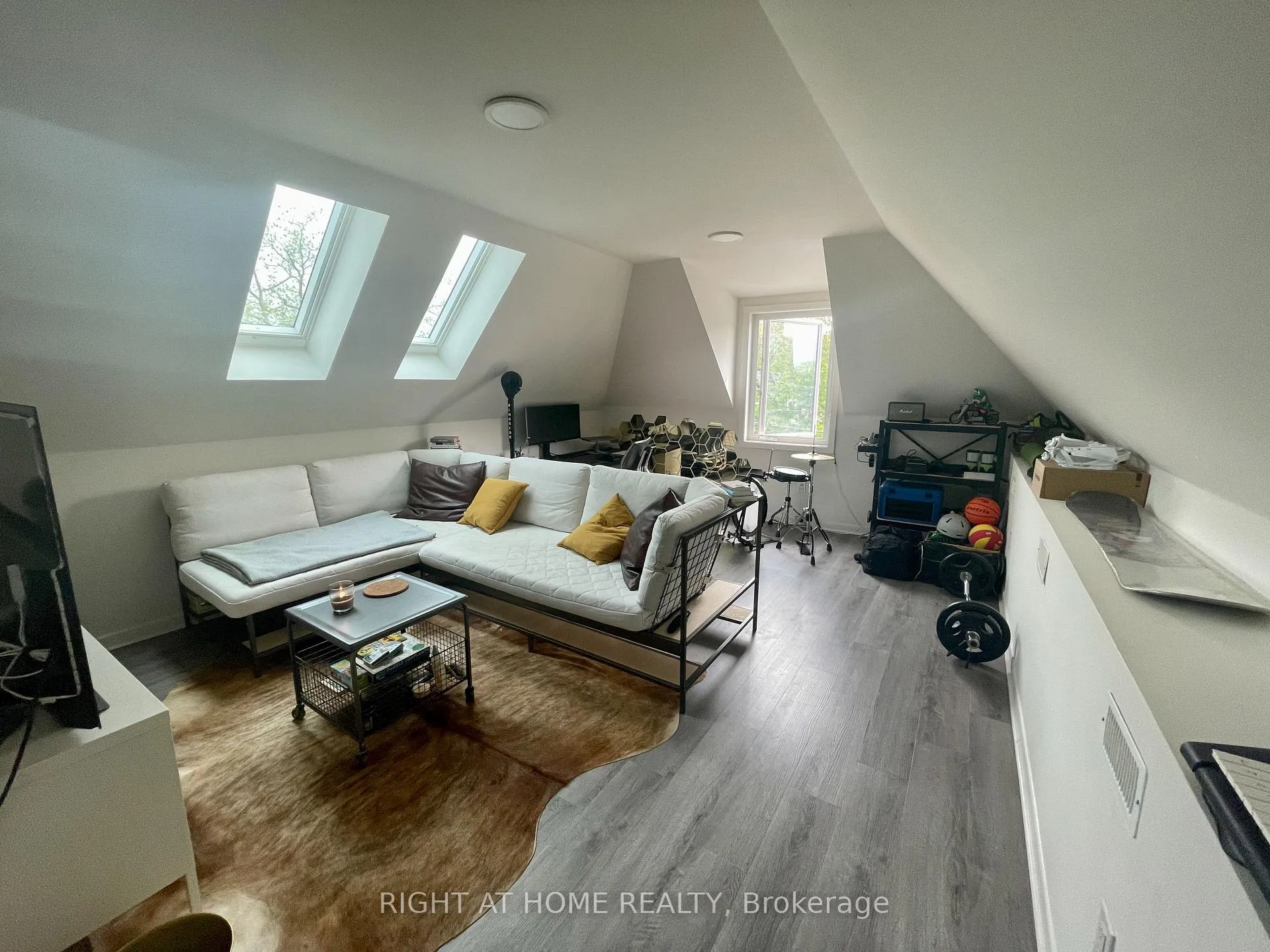 Photo 5 of Unit 4, 1258 Broadview Avenue, Toronto, Broadview North — HOMEH