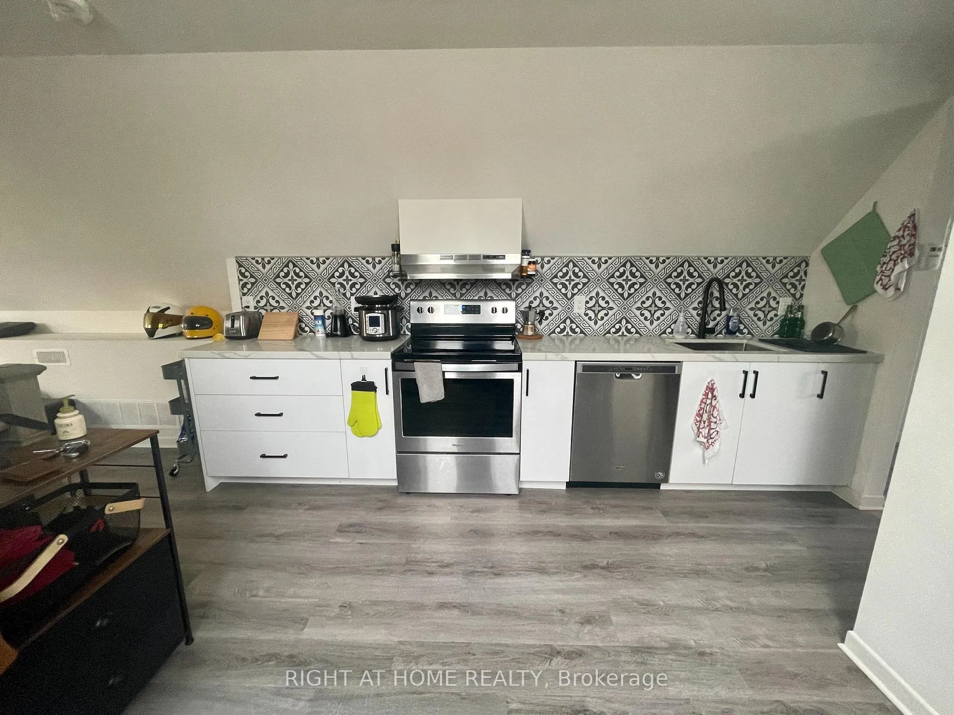 Photo 8 of Unit 4, 1258 Broadview Avenue, Toronto, Broadview North — HOMEH