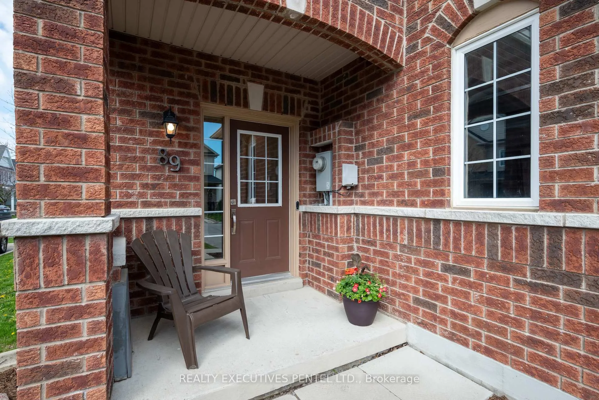 Photo 3 of 89 Lander Crescent, Clarington, Bowmanville — HOMEH