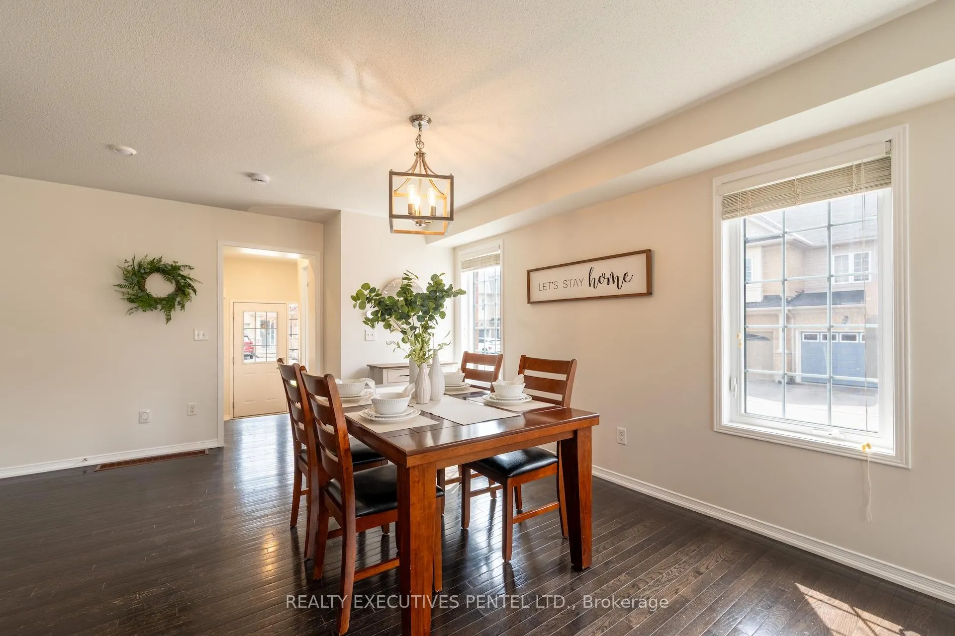 Photo 8 of 89 Lander Crescent, Clarington, Bowmanville — HOMEH