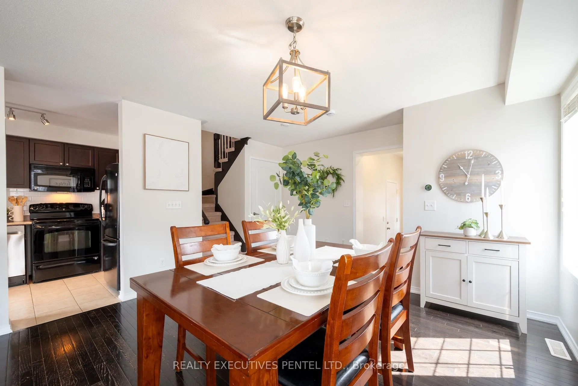 Photo 9 of 89 Lander Crescent, Clarington, Bowmanville — HOMEH