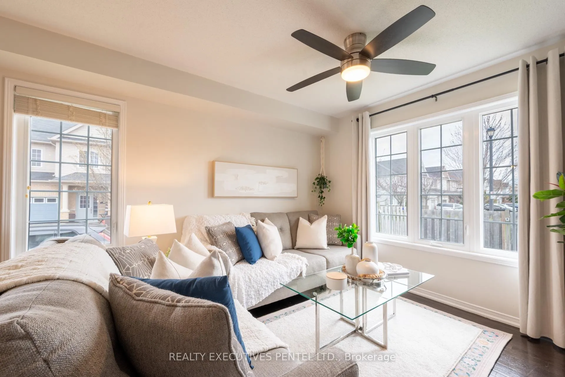 Photo 10 of 89 Lander Crescent, Clarington, Bowmanville — HOMEH
