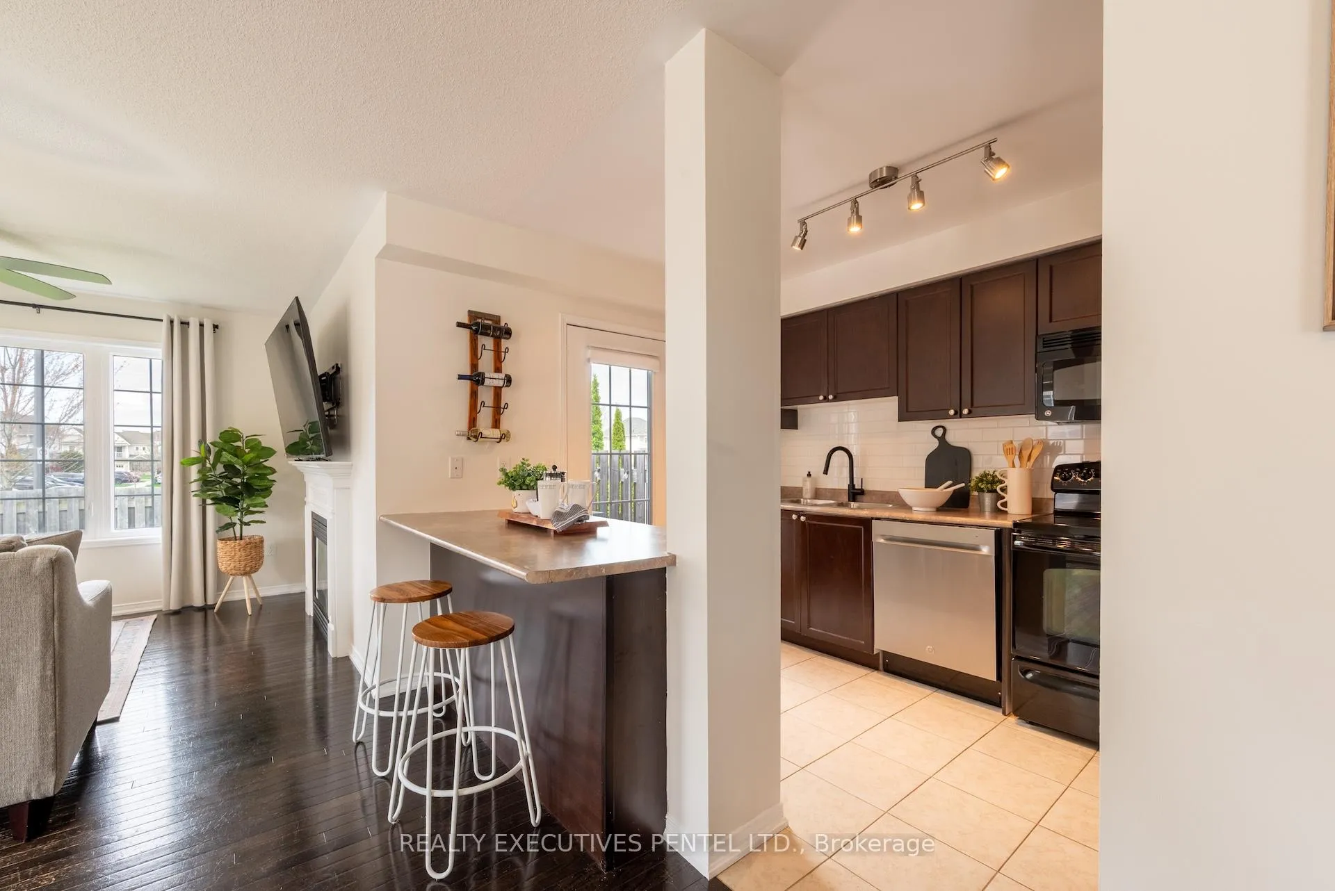 Photo 14 of 89 Lander Crescent, Clarington, Bowmanville — HOMEH