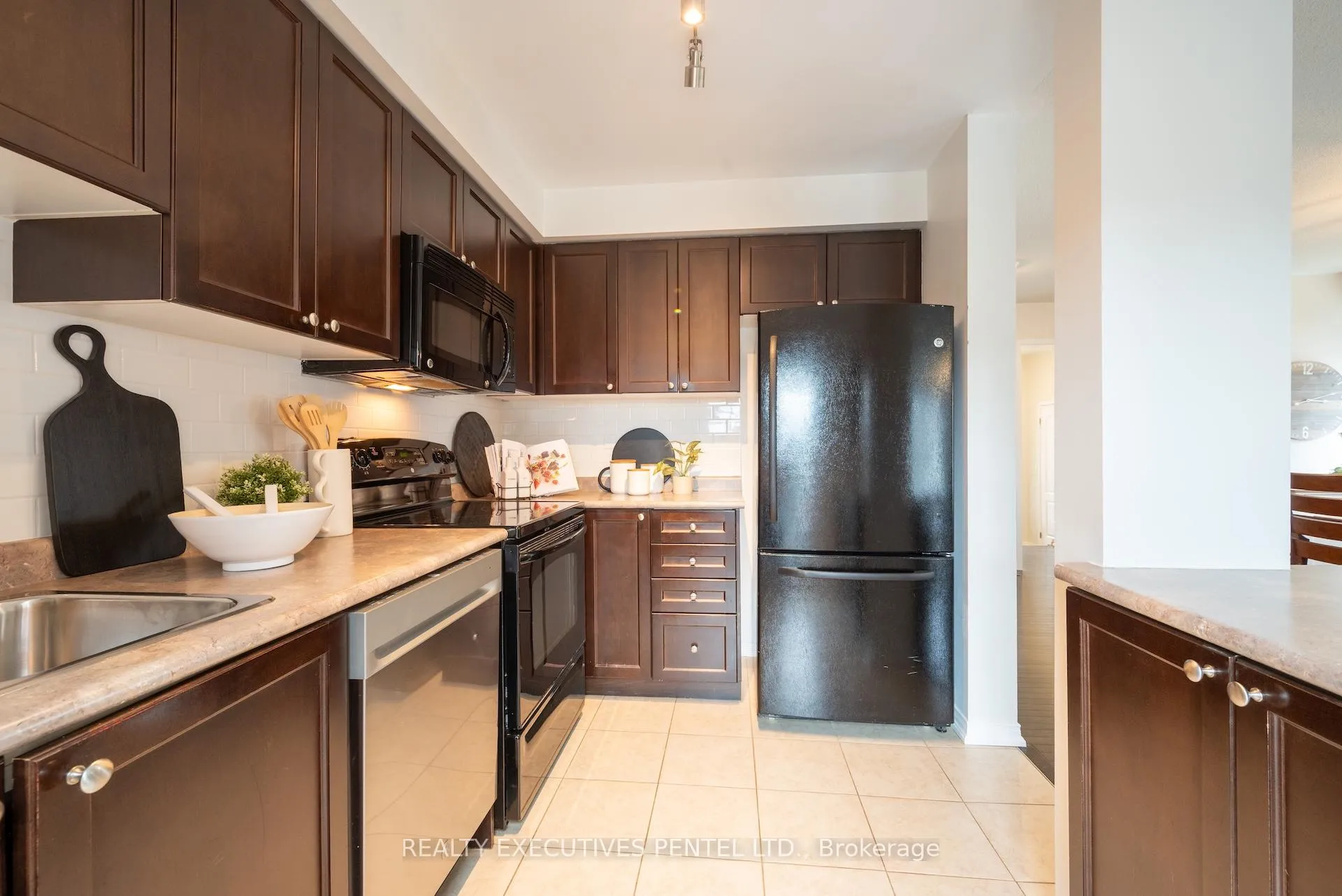 Photo 16 of 89 Lander Crescent, Clarington, Bowmanville — HOMEH