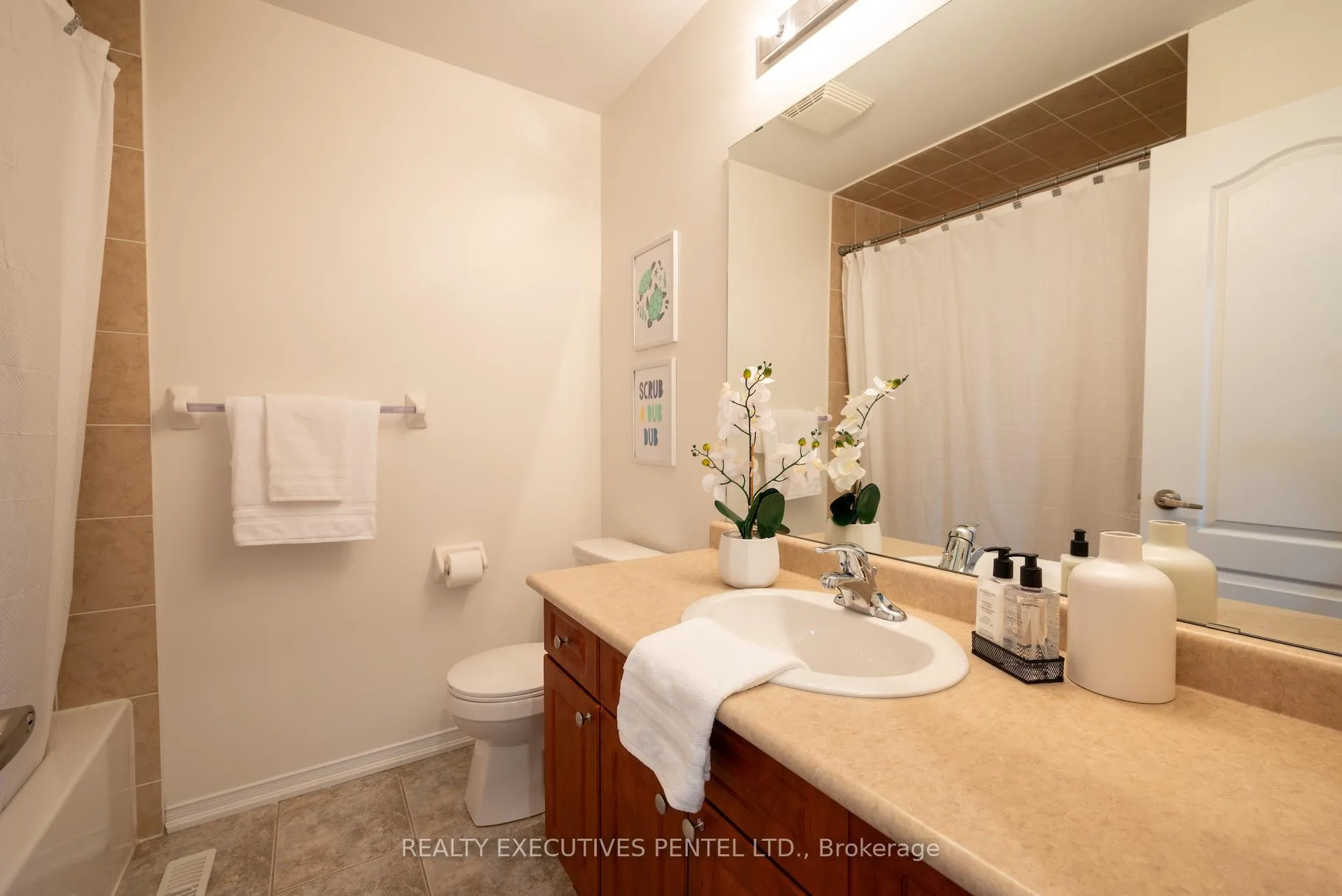 Photo 21 of 89 Lander Crescent, Clarington, Bowmanville — HOMEH