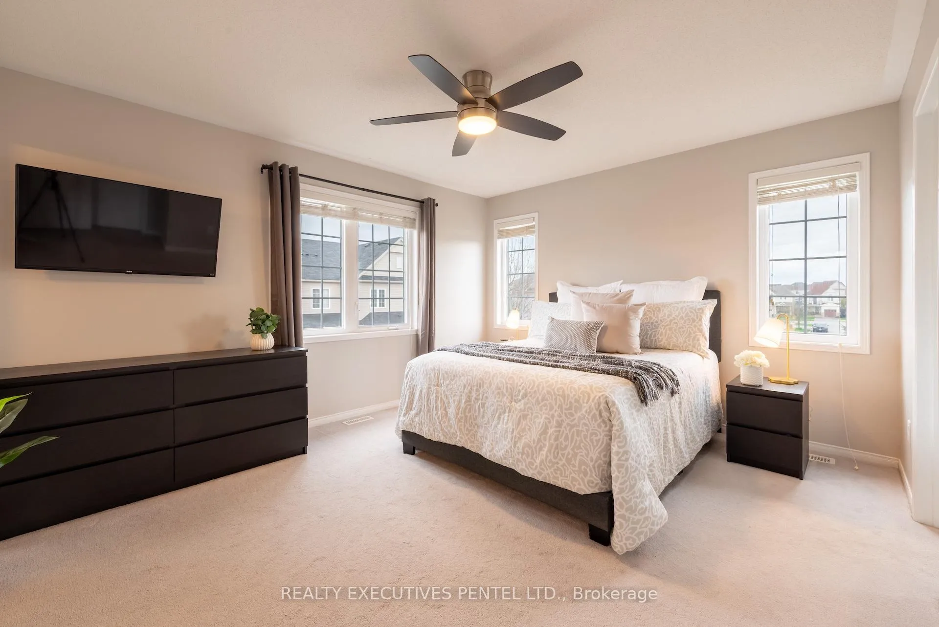 Photo 22 of 89 Lander Crescent, Clarington, Bowmanville — HOMEH