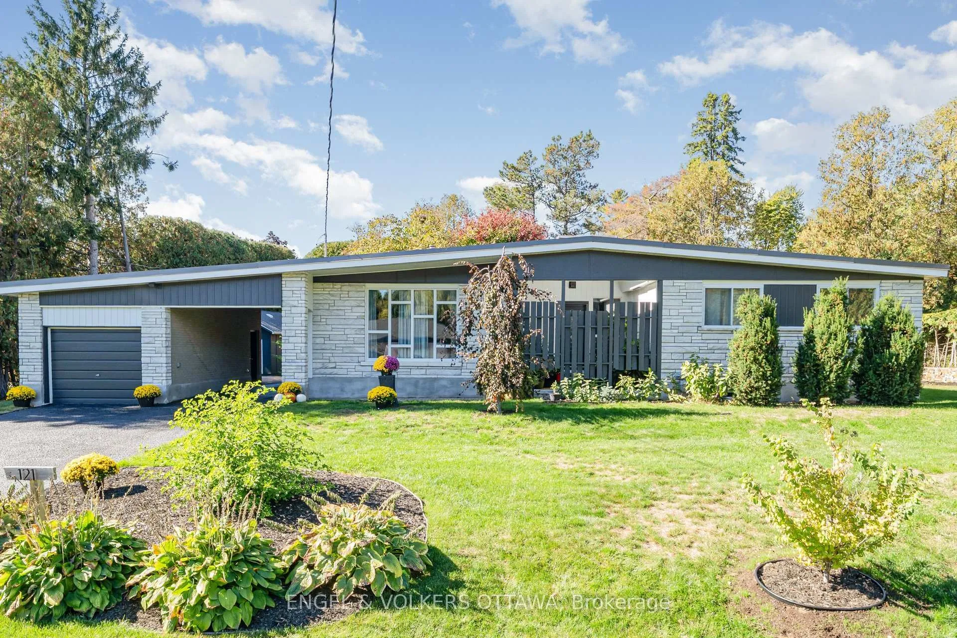 Photo 4 of 121 Grenfell Crescent, Ottawa, Grenfell Glen — HOMEH
