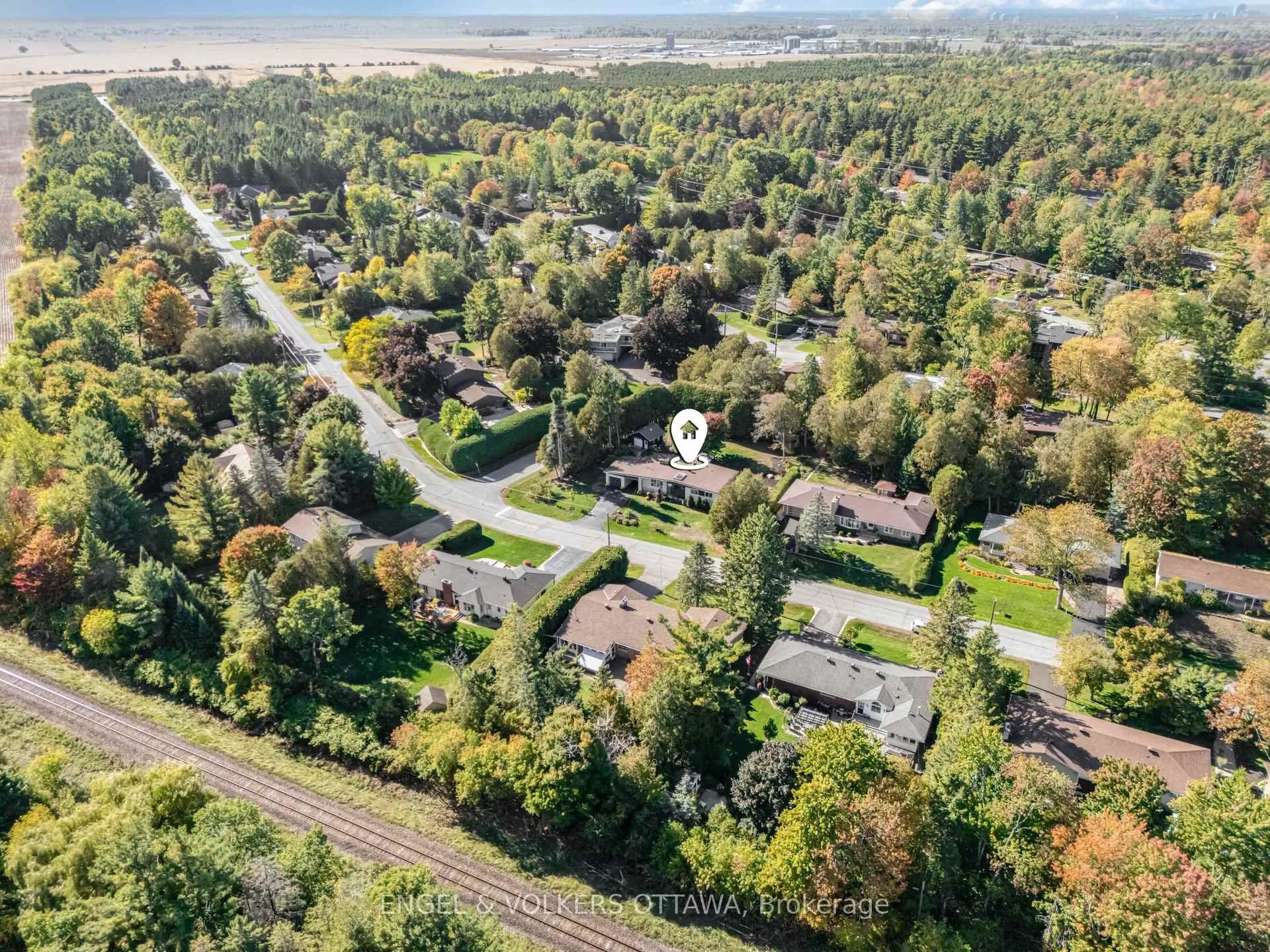 Photo 5 of 121 Grenfell Crescent, Ottawa, Grenfell Glen — HOMEH