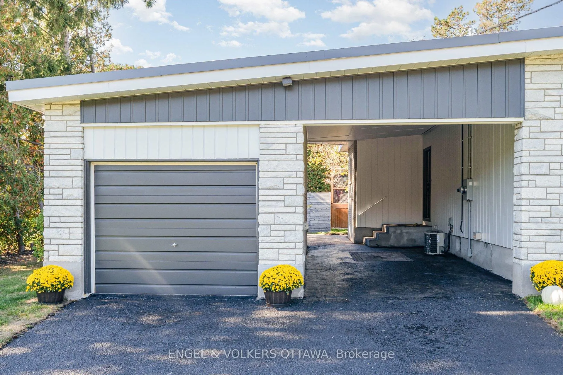 Photo 6 of 121 Grenfell Crescent, Ottawa, Grenfell Glen — HOMEH