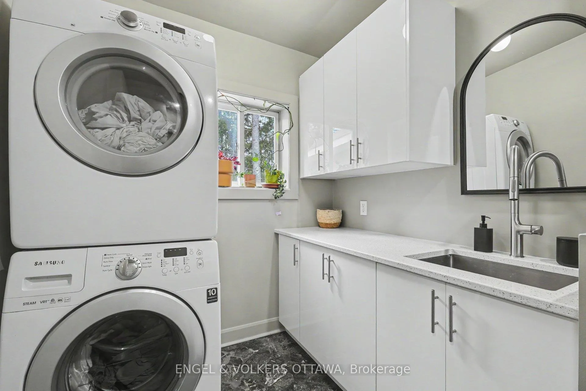 Photo 20 of 121 Grenfell Crescent, Ottawa, Grenfell Glen — HOMEH