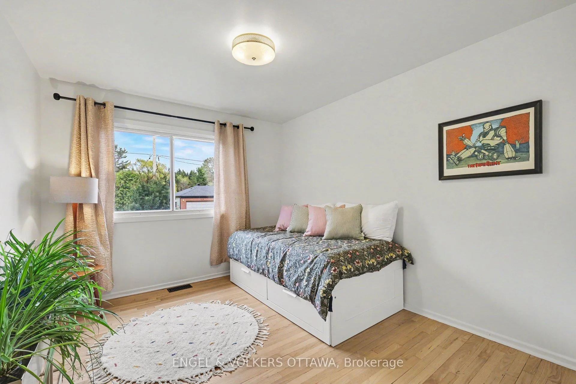 Photo 21 of 121 Grenfell Crescent, Ottawa, Grenfell Glen — HOMEH