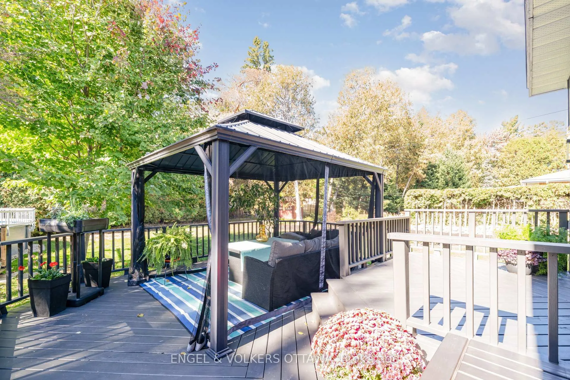 Photo 42 of 121 Grenfell Crescent, Ottawa, Grenfell Glen — HOMEH