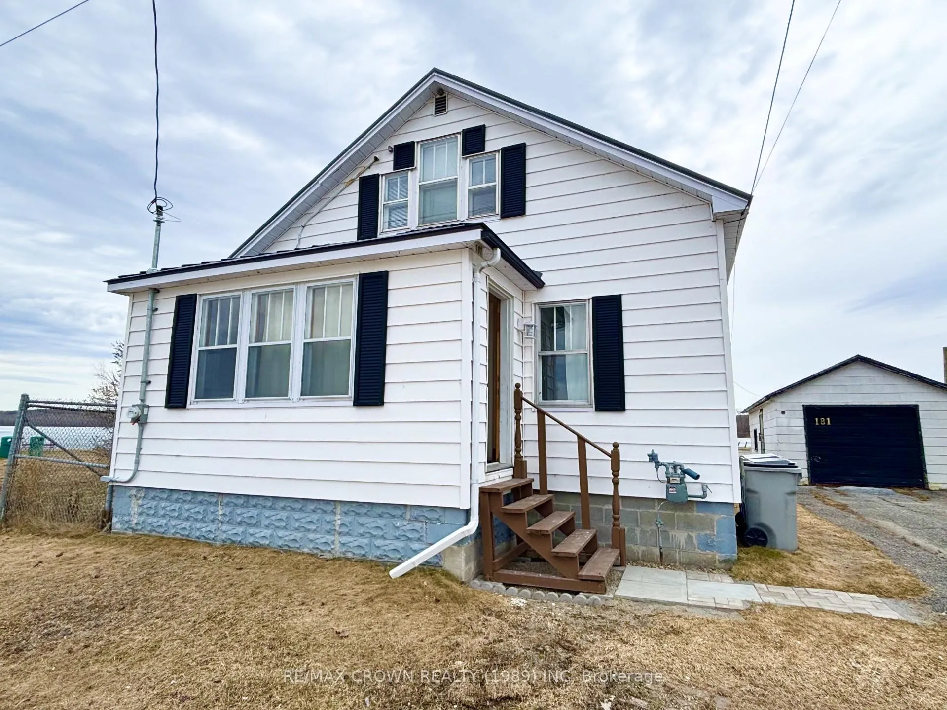 Front of 181 Shamrock Avenue (south