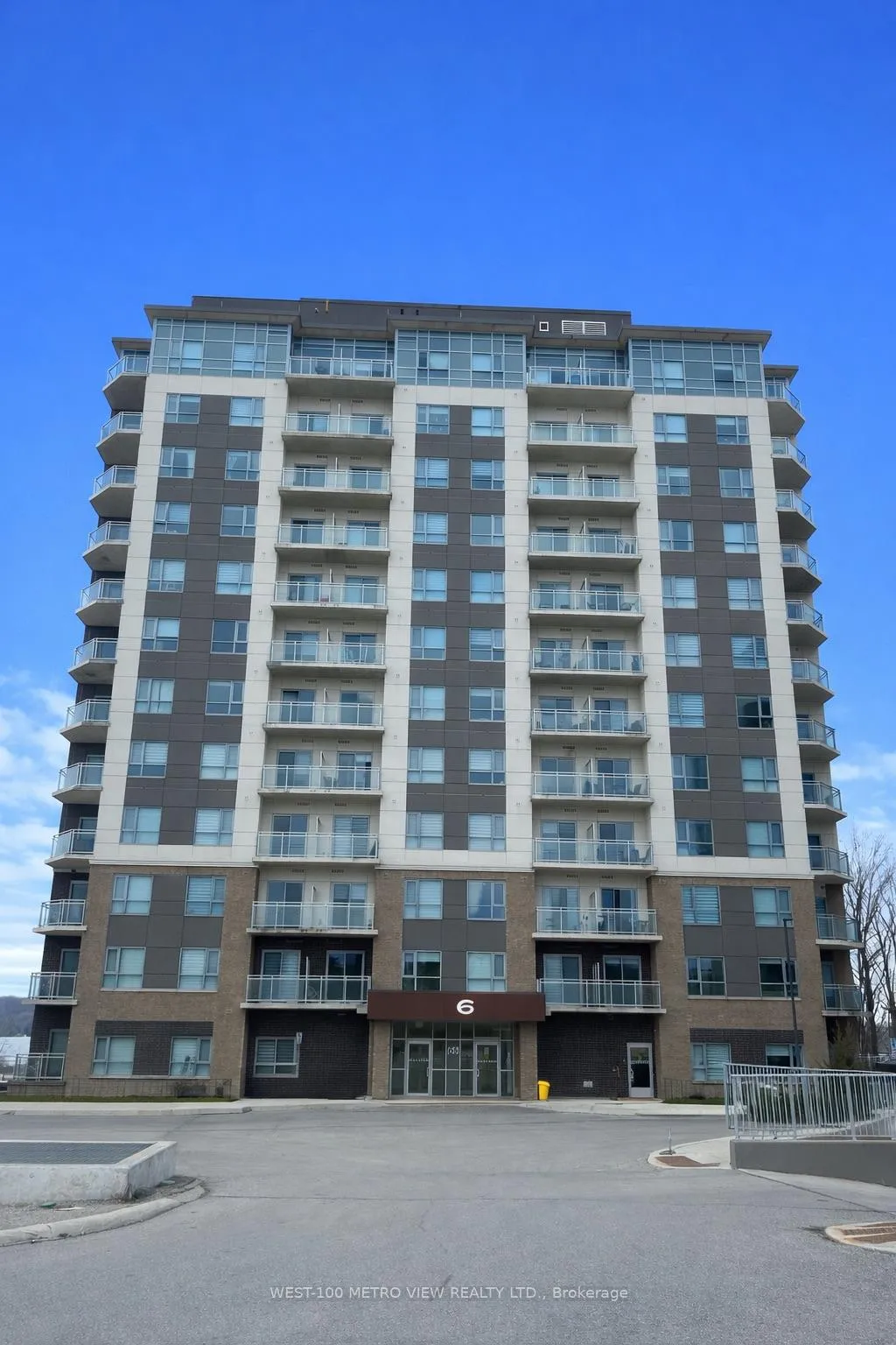 Photo 4 of Unit 709, 56 Lakeside Terrace, Barrie, Little Lake — HOMEH