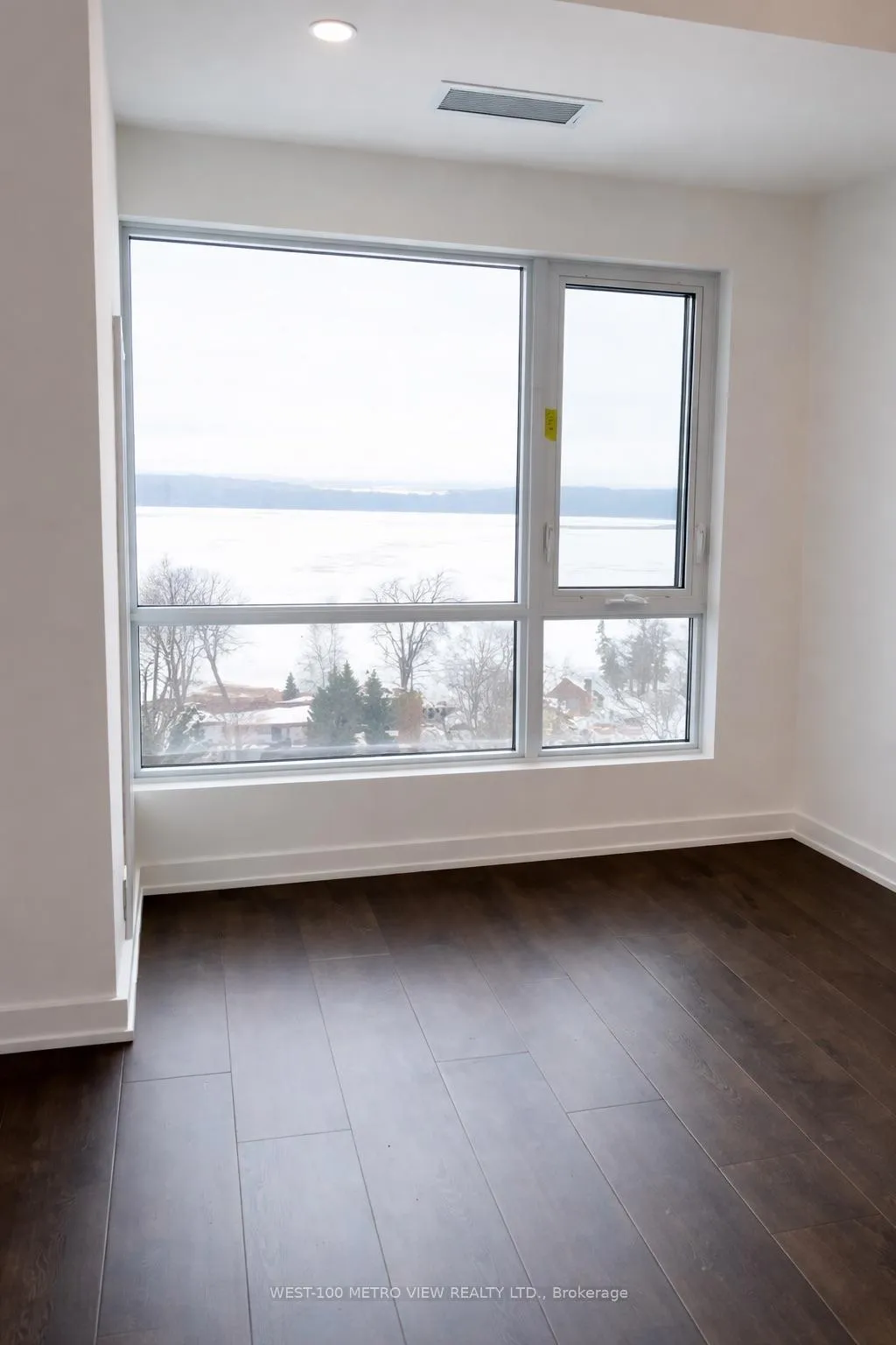 Photo 5 of Unit 709, 56 Lakeside Terrace, Barrie, Little Lake — HOMEH