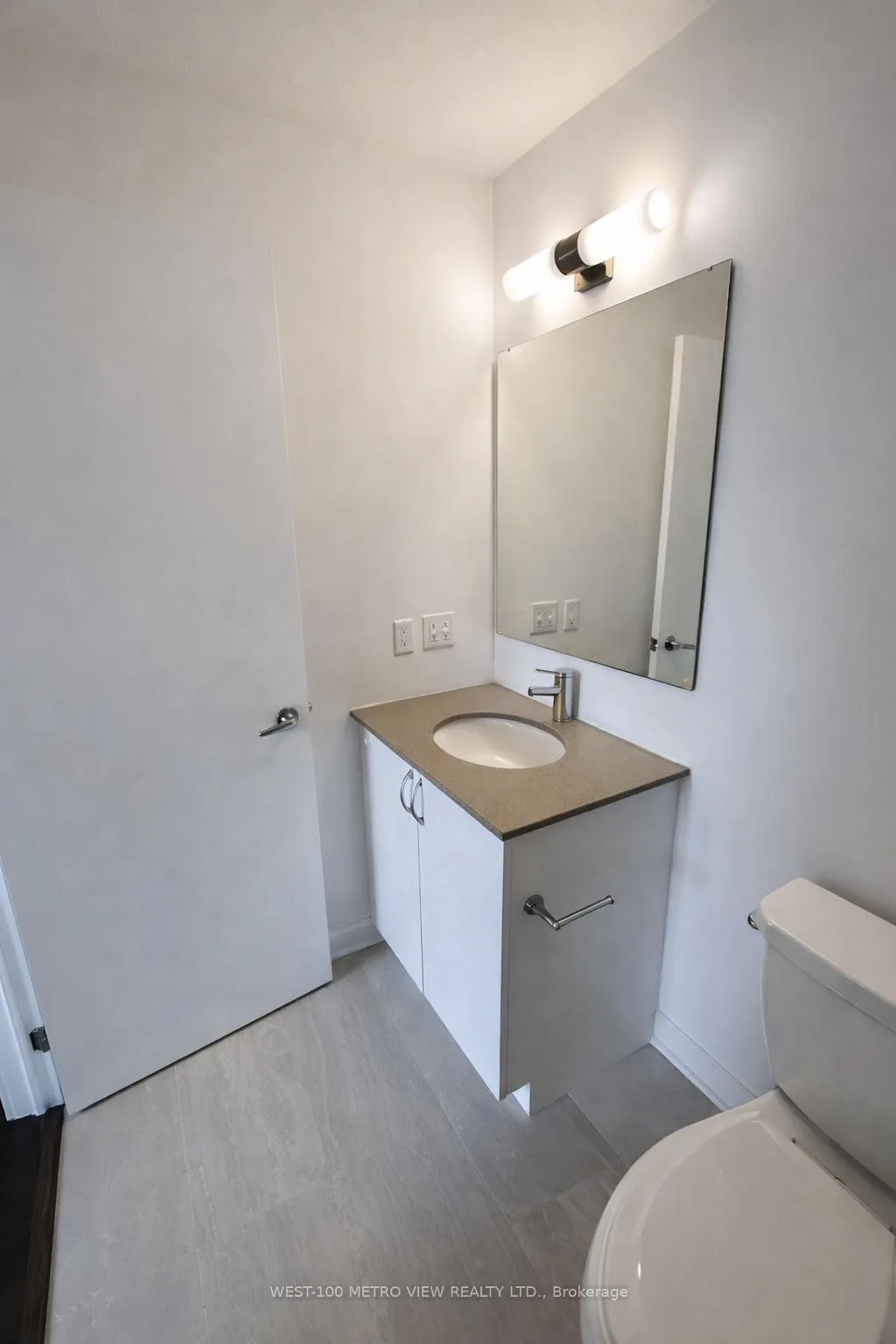 Photo 9 of Unit 709, 56 Lakeside Terrace, Barrie, Little Lake — HOMEH