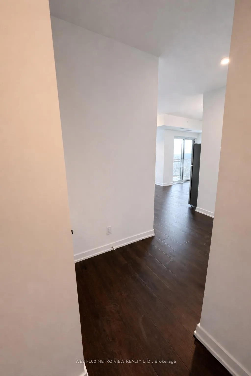 Photo 10 of Unit 709, 56 Lakeside Terrace, Barrie, Little Lake — HOMEH
