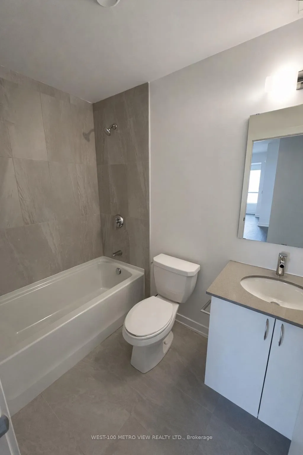 Photo 14 of Unit 709, 56 Lakeside Terrace, Barrie, Little Lake — HOMEH