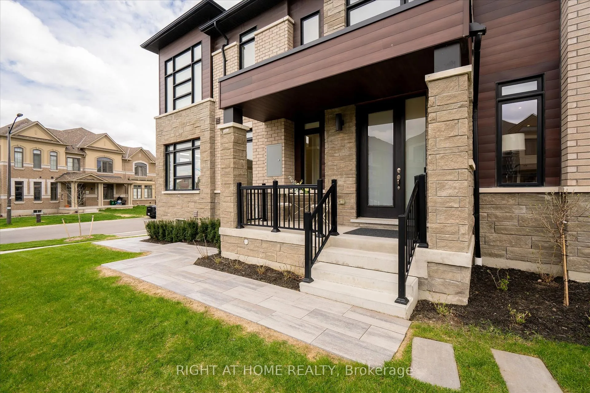 Photo 4 of 38 Van Wart Street, Whitby, Rural Whitby — HOMEH