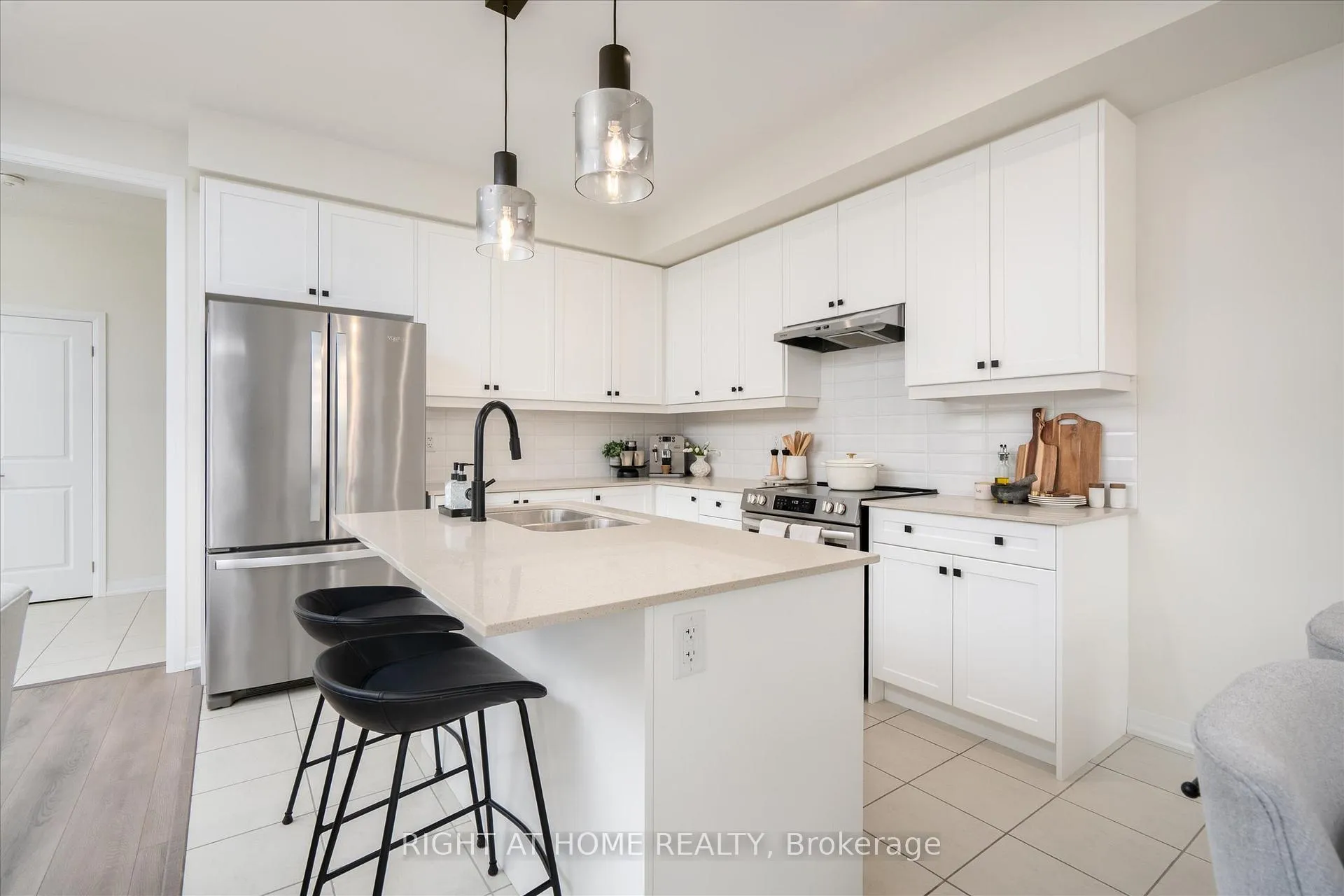 Photo 11 of 38 Van Wart Street, Whitby, Rural Whitby — HOMEH
