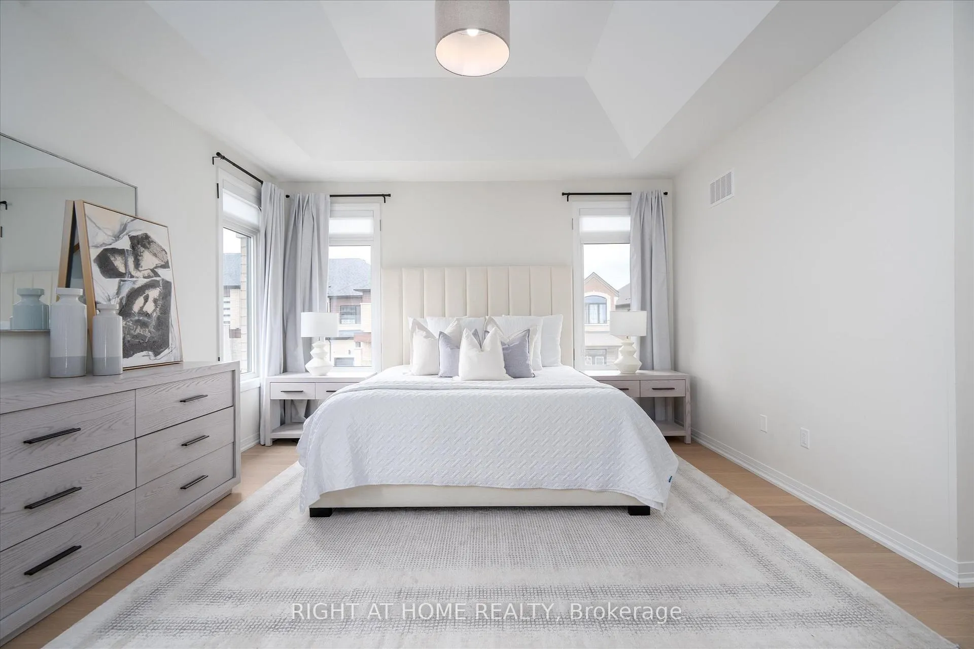 Photo 21 of 38 Van Wart Street, Whitby, Rural Whitby — HOMEH