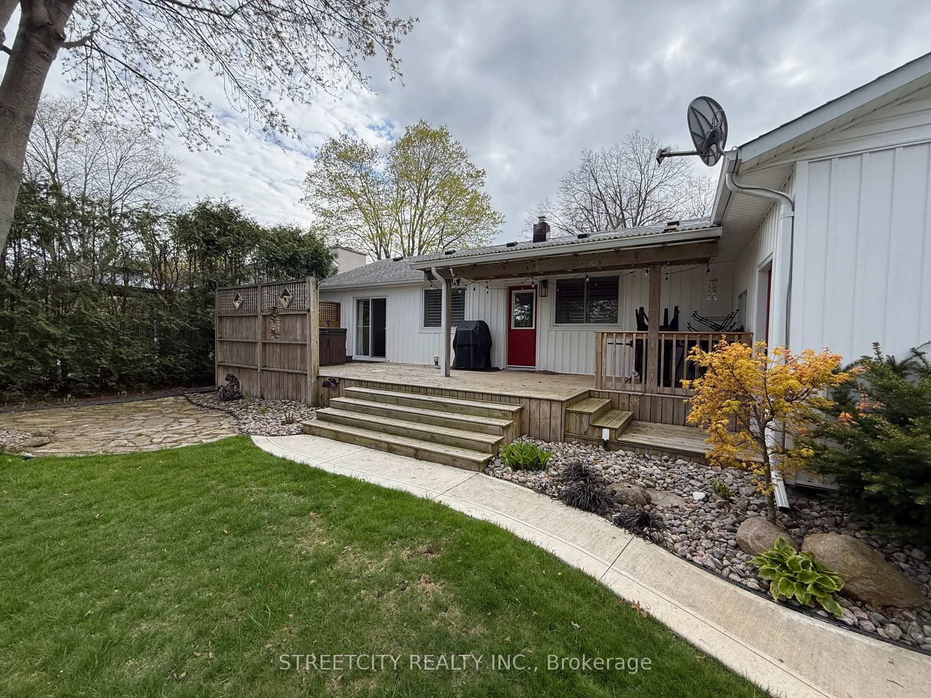 Photo 3 of 1320 Kim Street, Sarnia — HOMEH