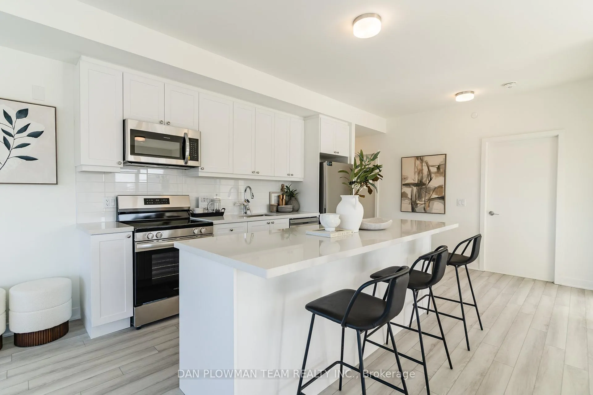 Photo 11 of Unit 321, 51 Clarington Boulevard, Clarington, Bowmanville — HOMEH