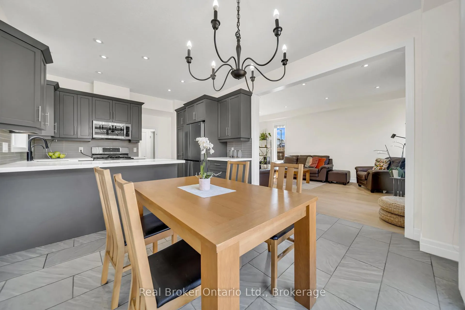 Photo 21 of 433 Twinleaf Street, Waterloo — HOMEH