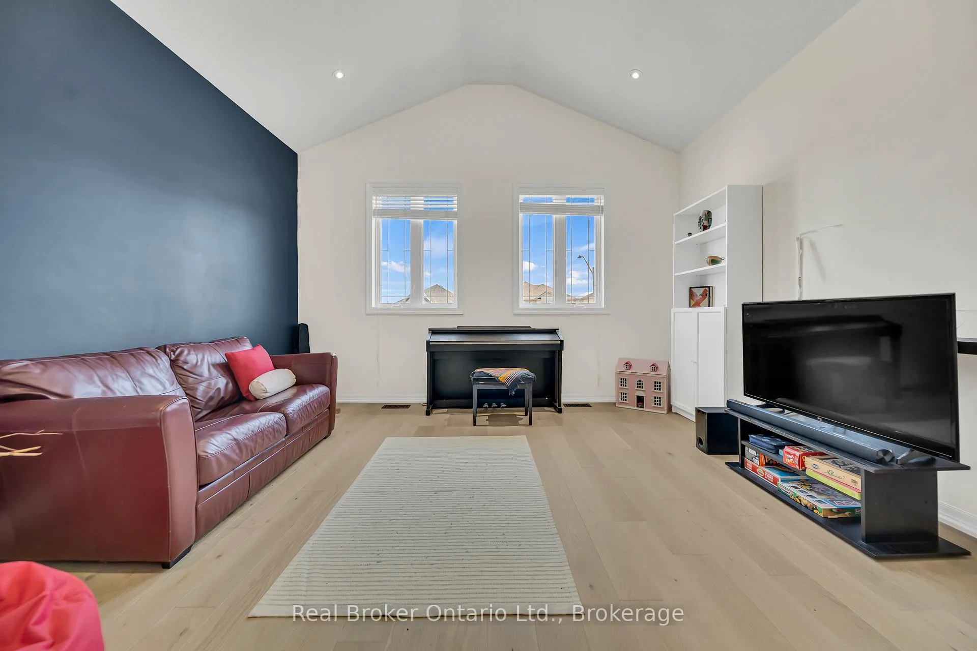 Photo 26 of 433 Twinleaf Street, Waterloo — HOMEH