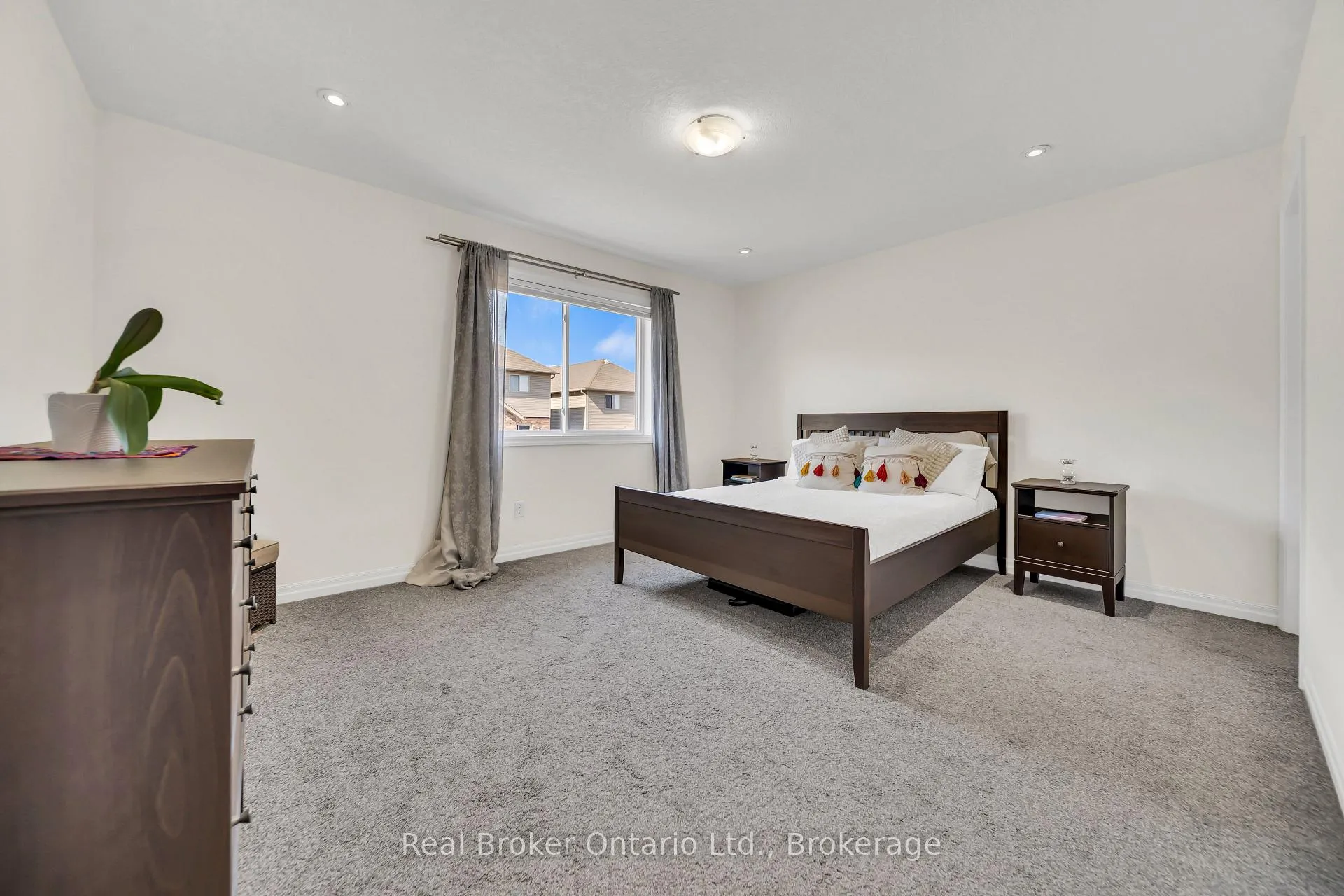 Photo 29 of 433 Twinleaf Street, Waterloo — HOMEH