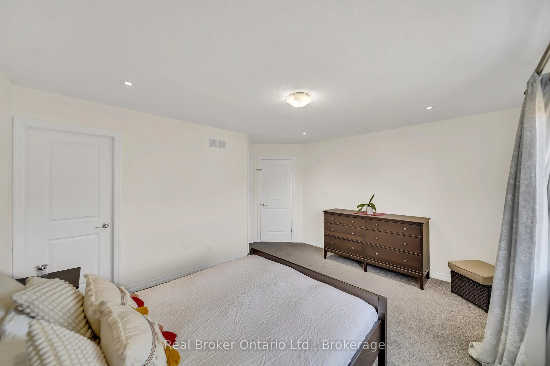 Photo 30 of 433 Twinleaf Street, Waterloo — HOMEH