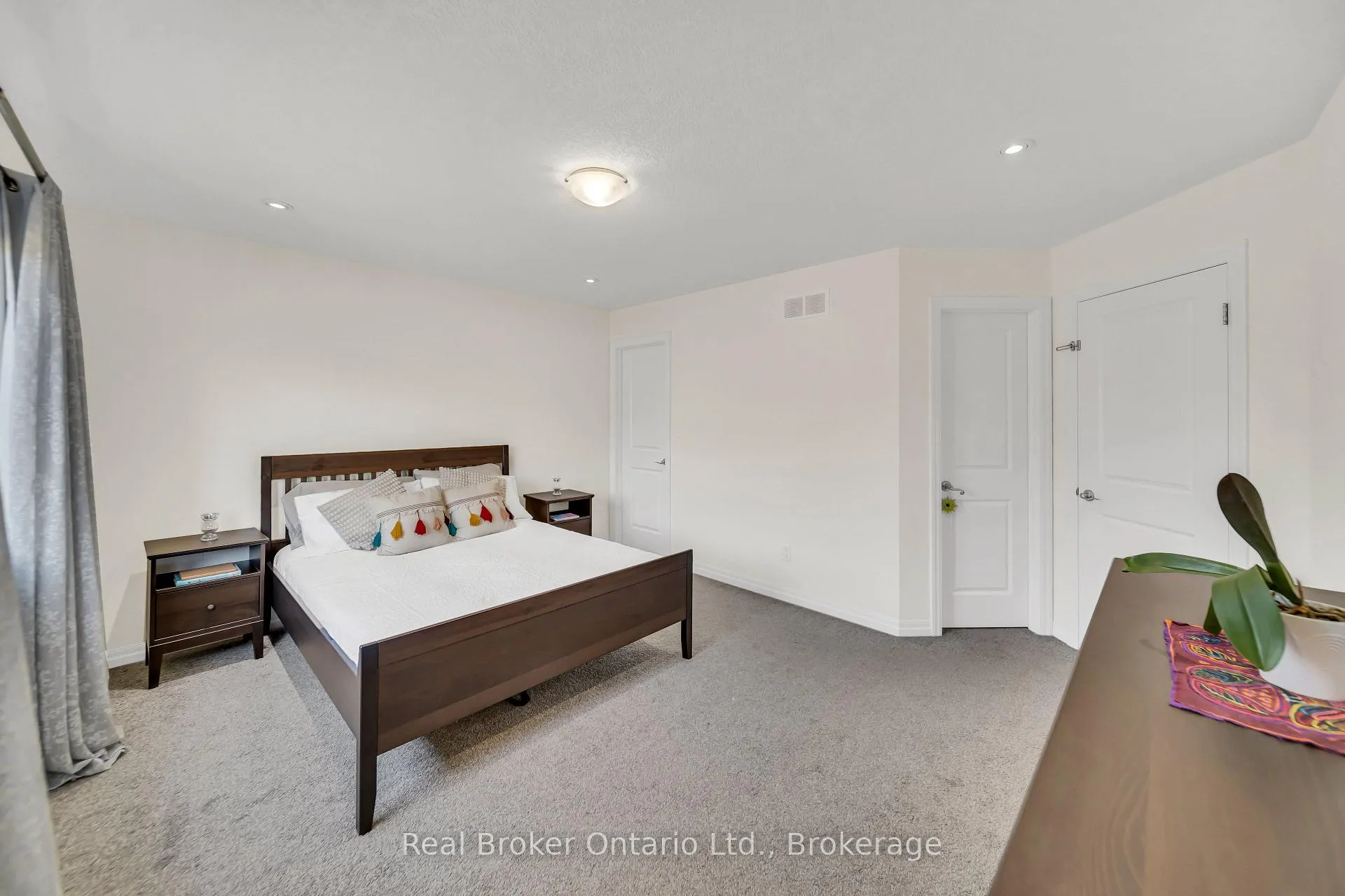 Photo 31 of 433 Twinleaf Street, Waterloo — HOMEH