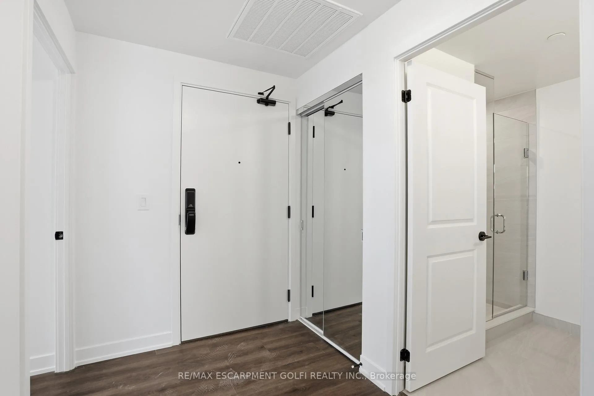 Photo 3 of Unit 1408, 2075 Lakeshore Road, Burlington, Brant — HOMEH