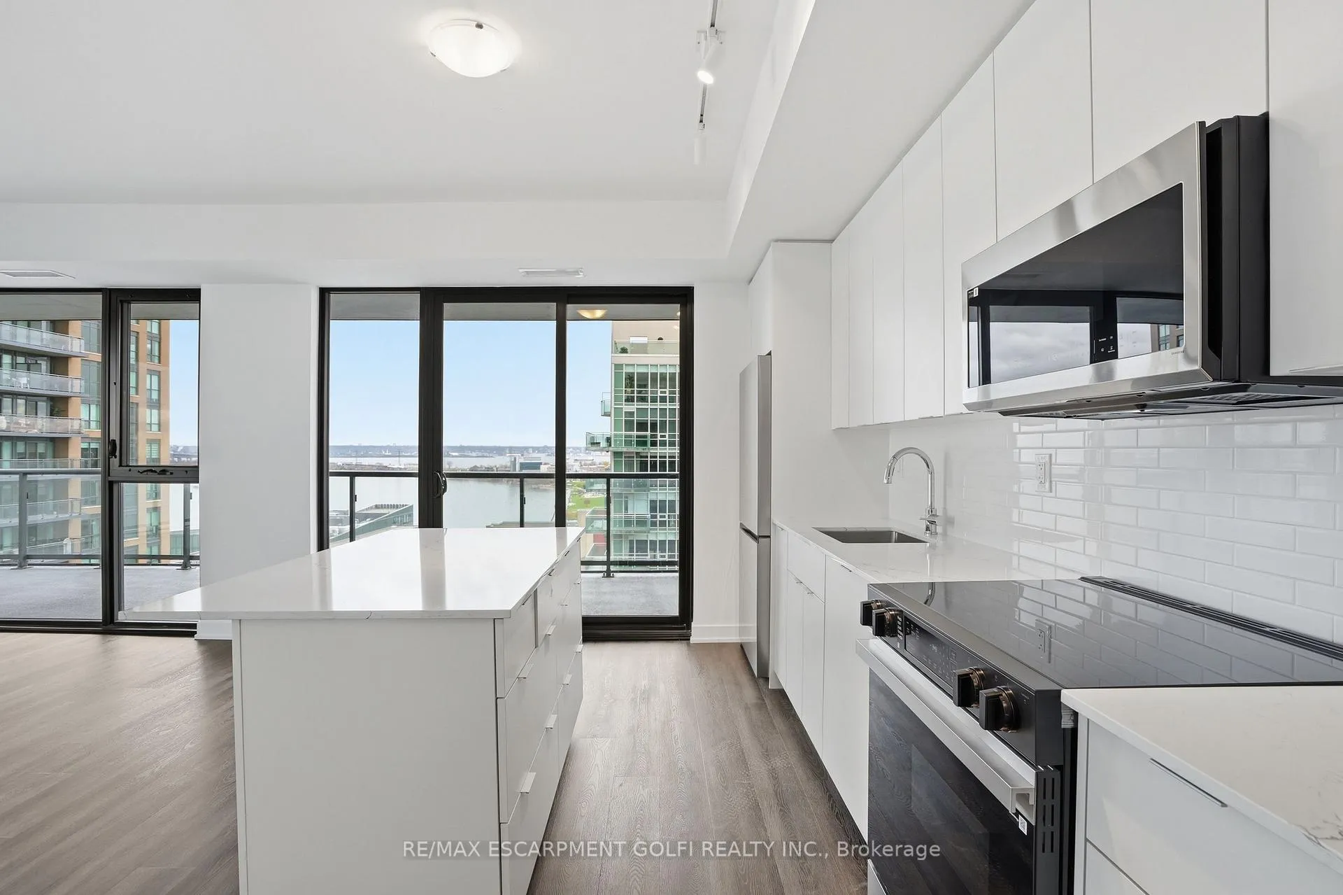 Photo 4 of Unit 1408, 2075 Lakeshore Road, Burlington, Brant — HOMEH