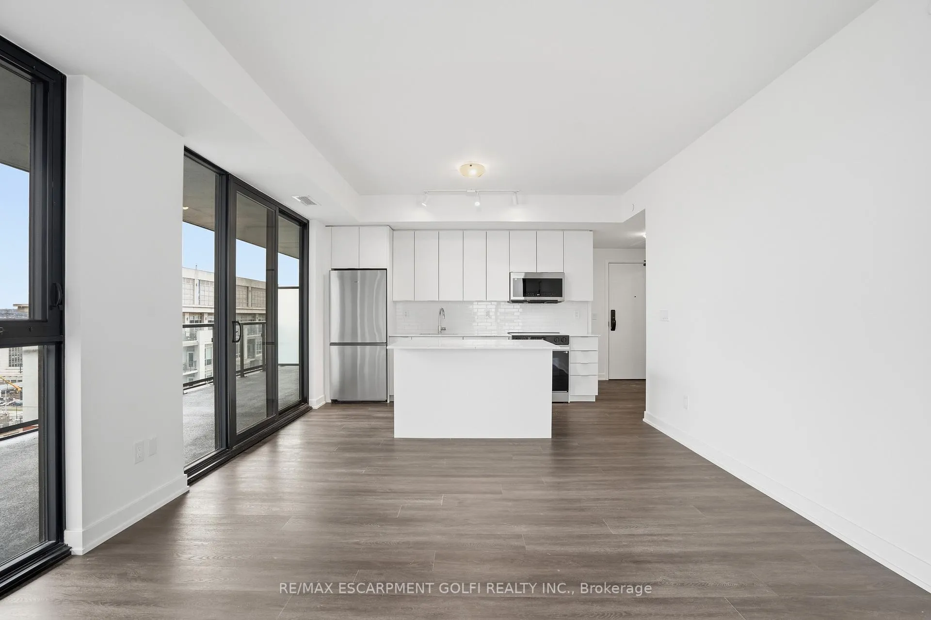 Photo 5 of Unit 1408, 2075 Lakeshore Road, Burlington, Brant — HOMEH
