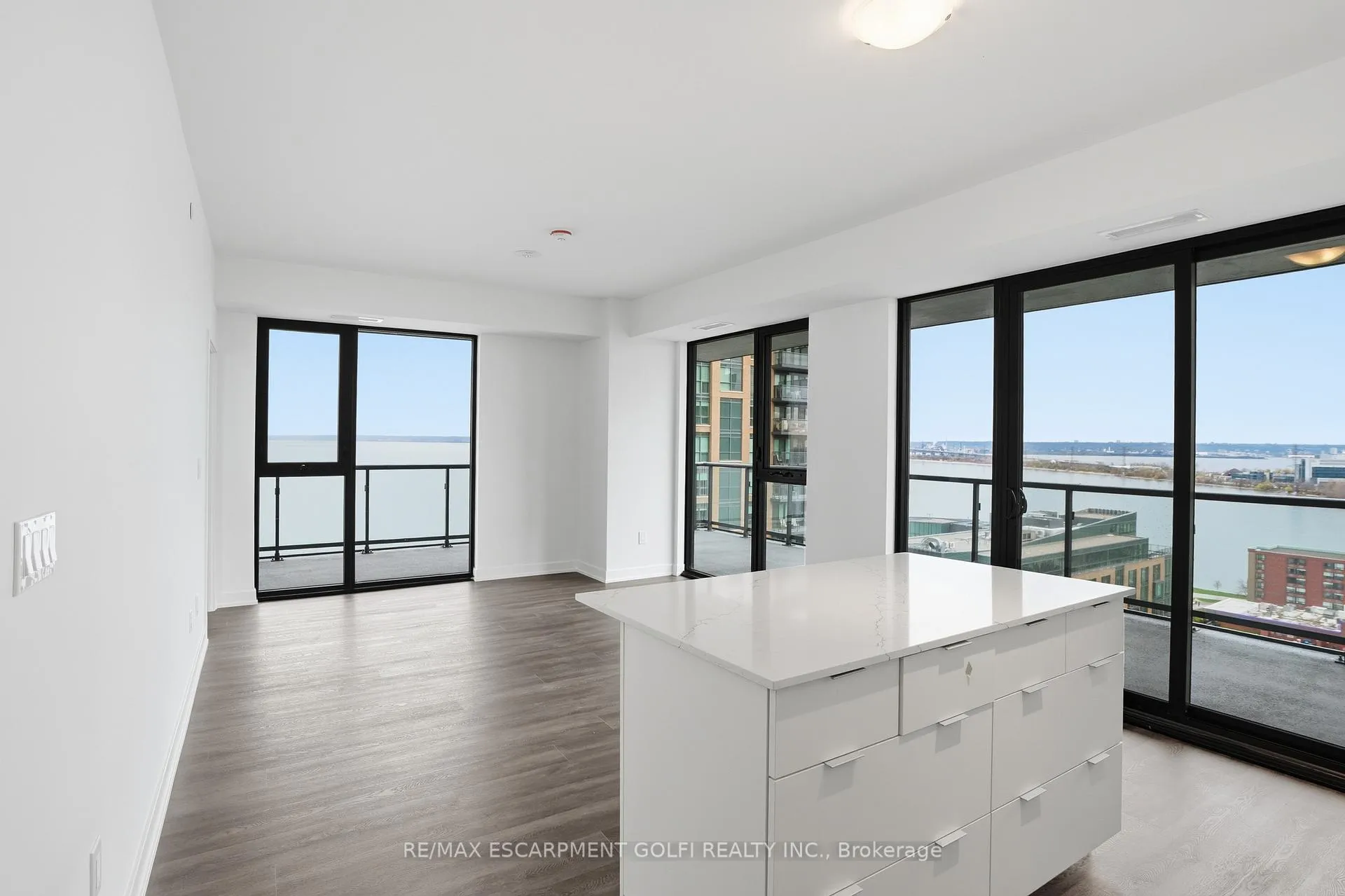 Photo 6 of Unit 1408, 2075 Lakeshore Road, Burlington, Brant — HOMEH