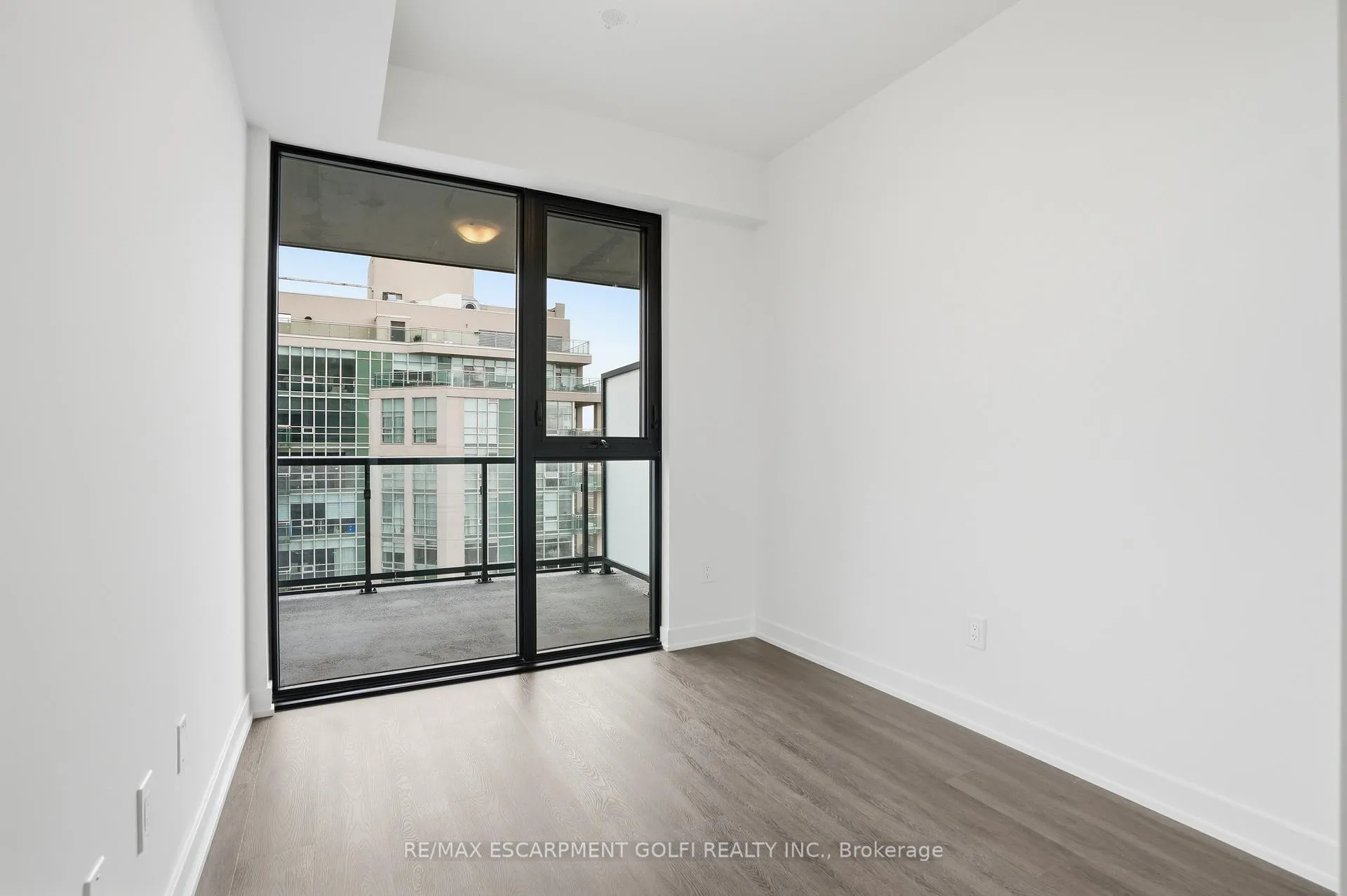 Photo 8 of Unit 1408, 2075 Lakeshore Road, Burlington, Brant — HOMEH