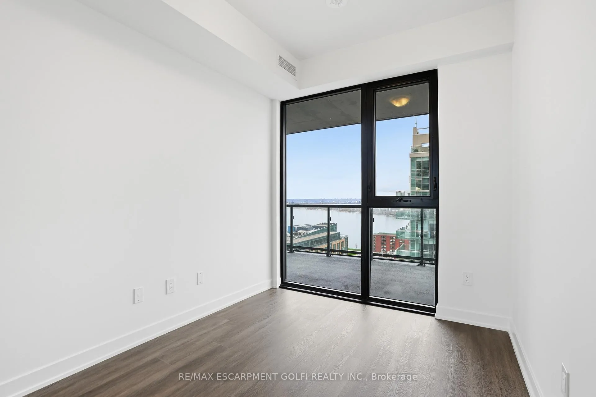 Photo 9 of Unit 1408, 2075 Lakeshore Road, Burlington, Brant — HOMEH