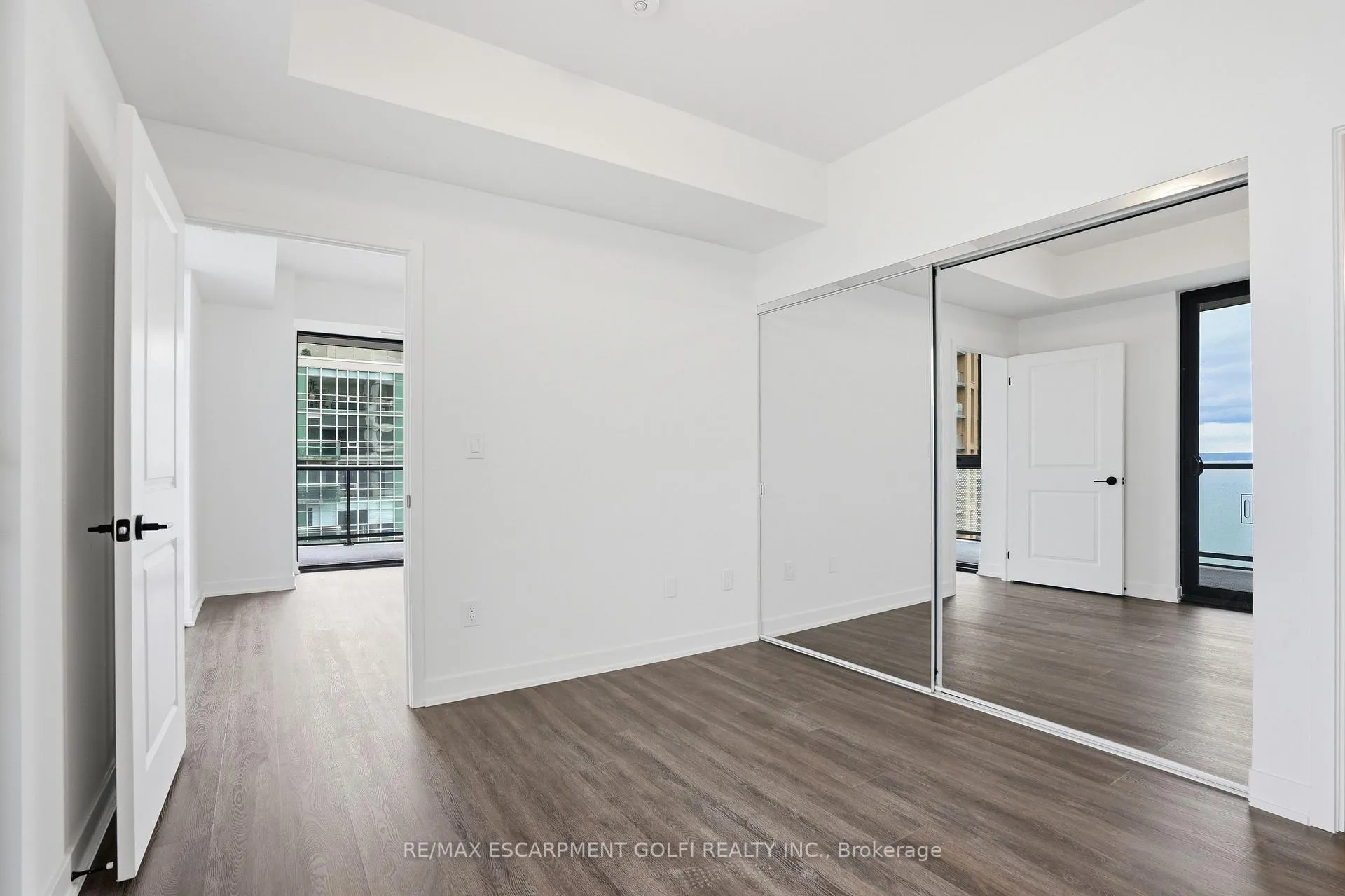 Photo 14 of Unit 1408, 2075 Lakeshore Road, Burlington, Brant — HOMEH
