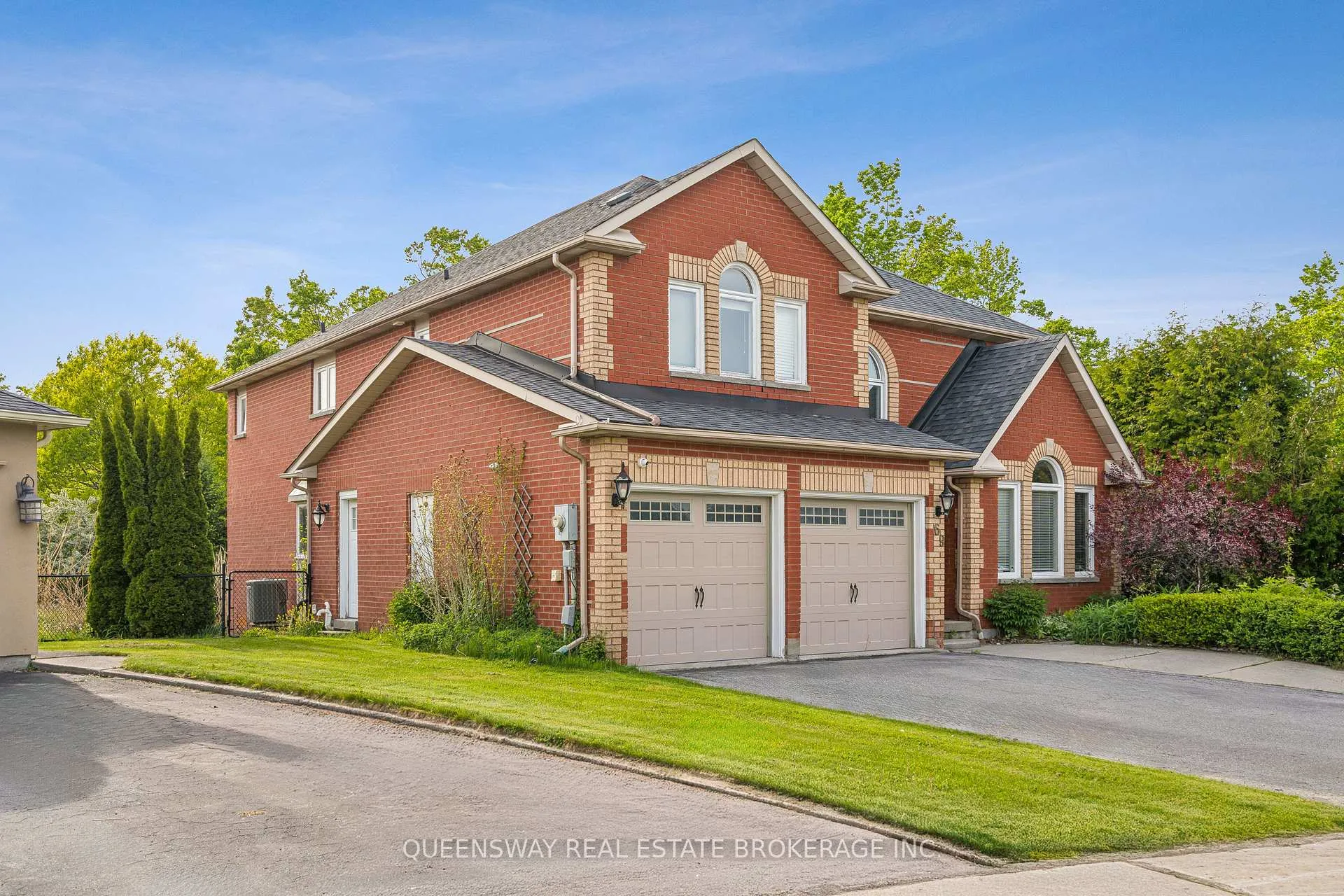 Photo 2 of 69 Cityview Circle, Barrie, Holly — HOMEH