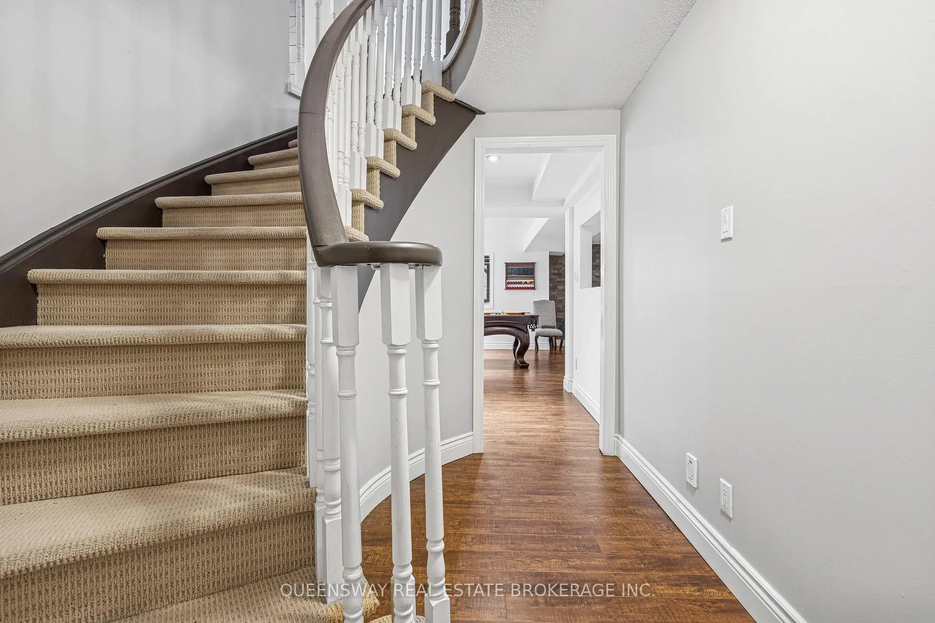 Photo 3 of 69 Cityview Circle, Barrie, Holly — HOMEH