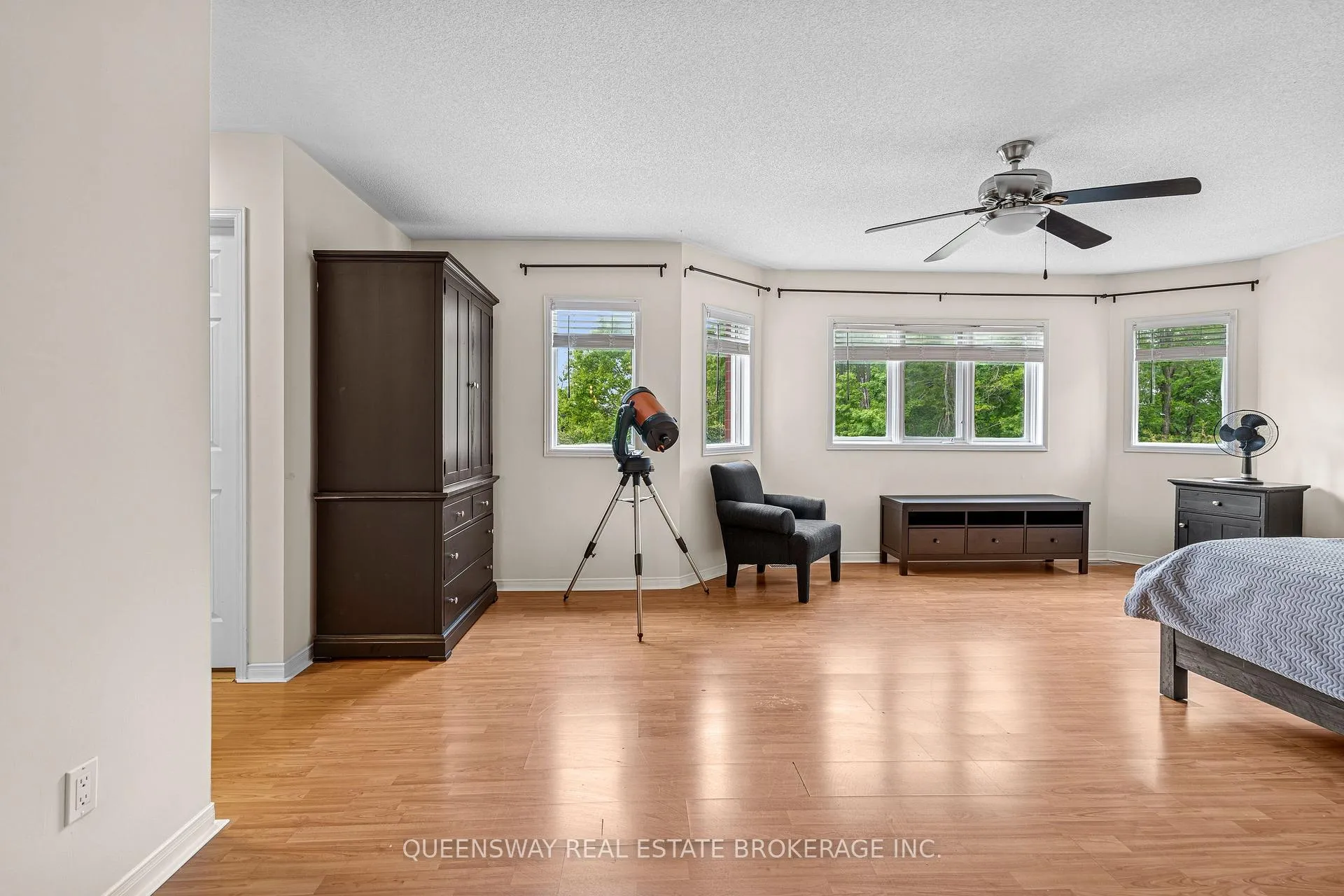 Photo 16 of 69 Cityview Circle, Barrie, Holly — HOMEH