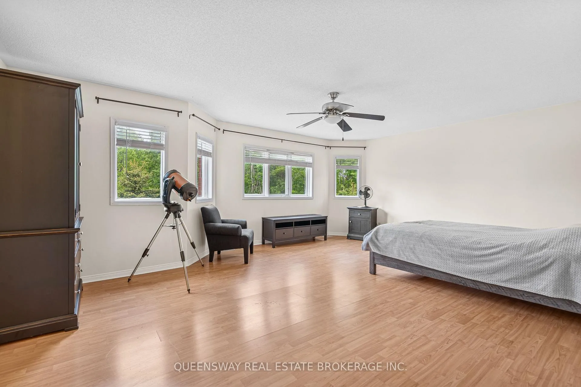 Photo 17 of 69 Cityview Circle, Barrie, Holly — HOMEH