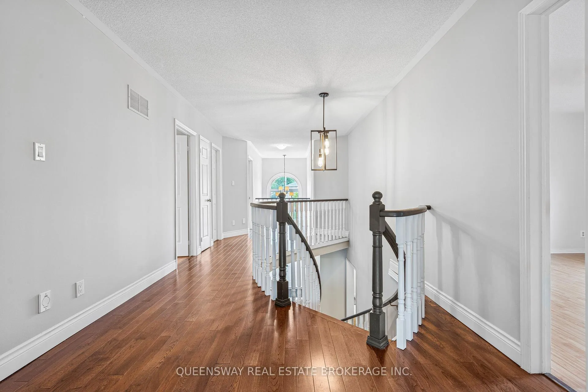 Photo 19 of 69 Cityview Circle, Barrie, Holly — HOMEH