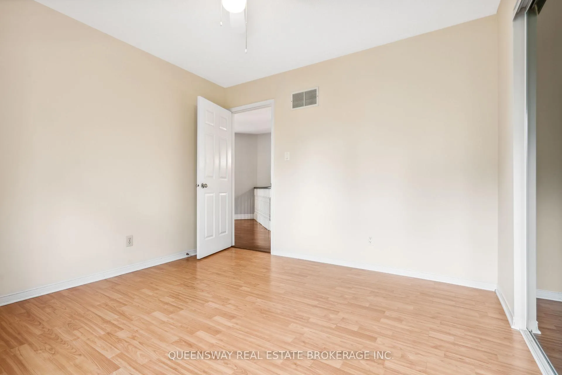 Photo 24 of 69 Cityview Circle, Barrie, Holly — HOMEH