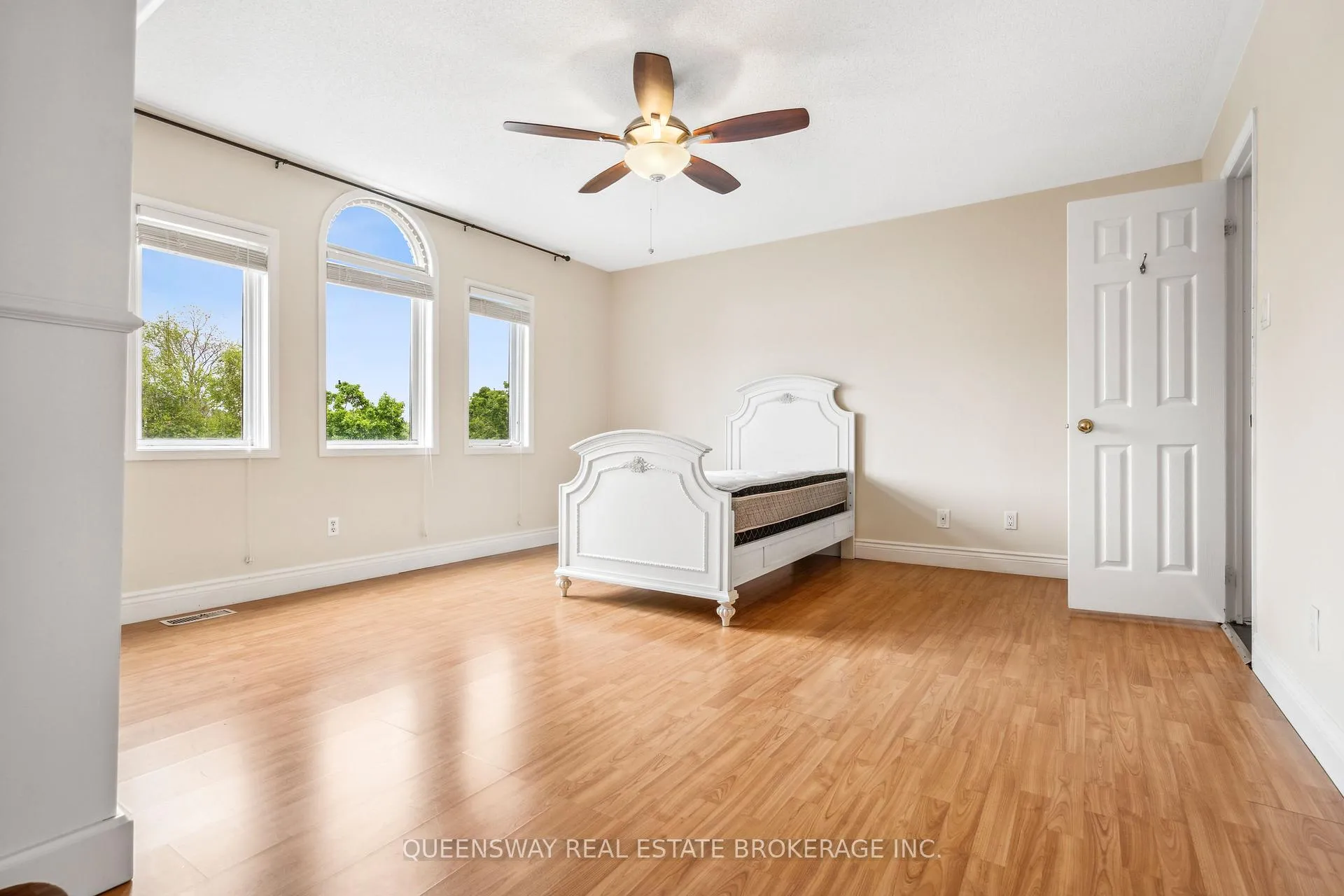 Photo 26 of 69 Cityview Circle, Barrie, Holly — HOMEH