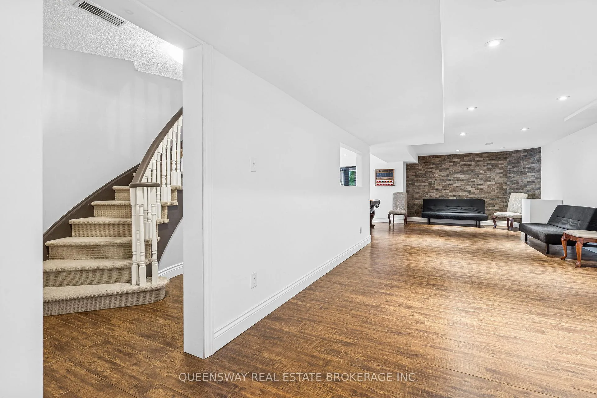 Photo 28 of 69 Cityview Circle, Barrie, Holly — HOMEH