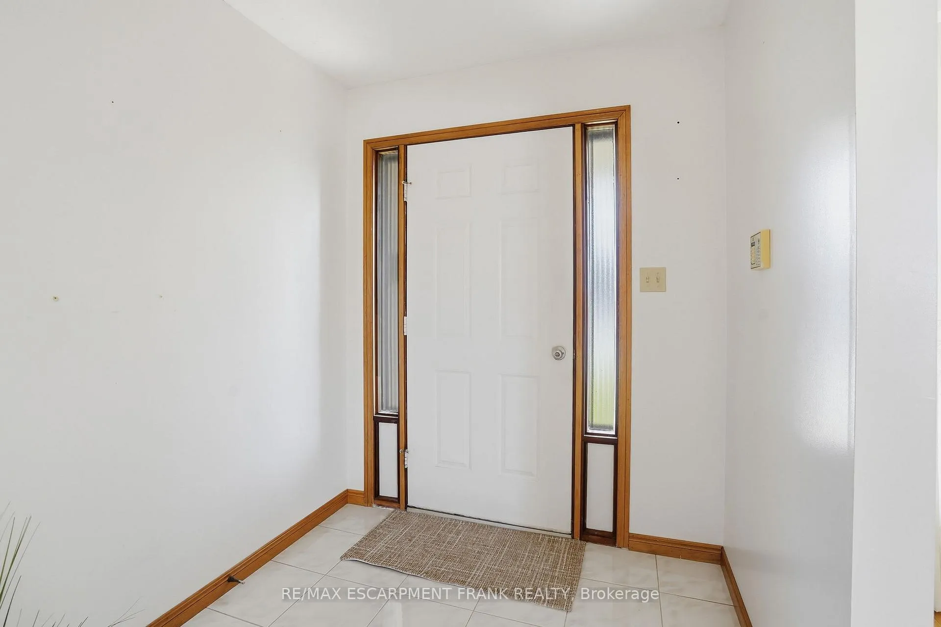 Photo 6 of 267 Greencedar Drive, Hamilton, Gurnett — HOMEH