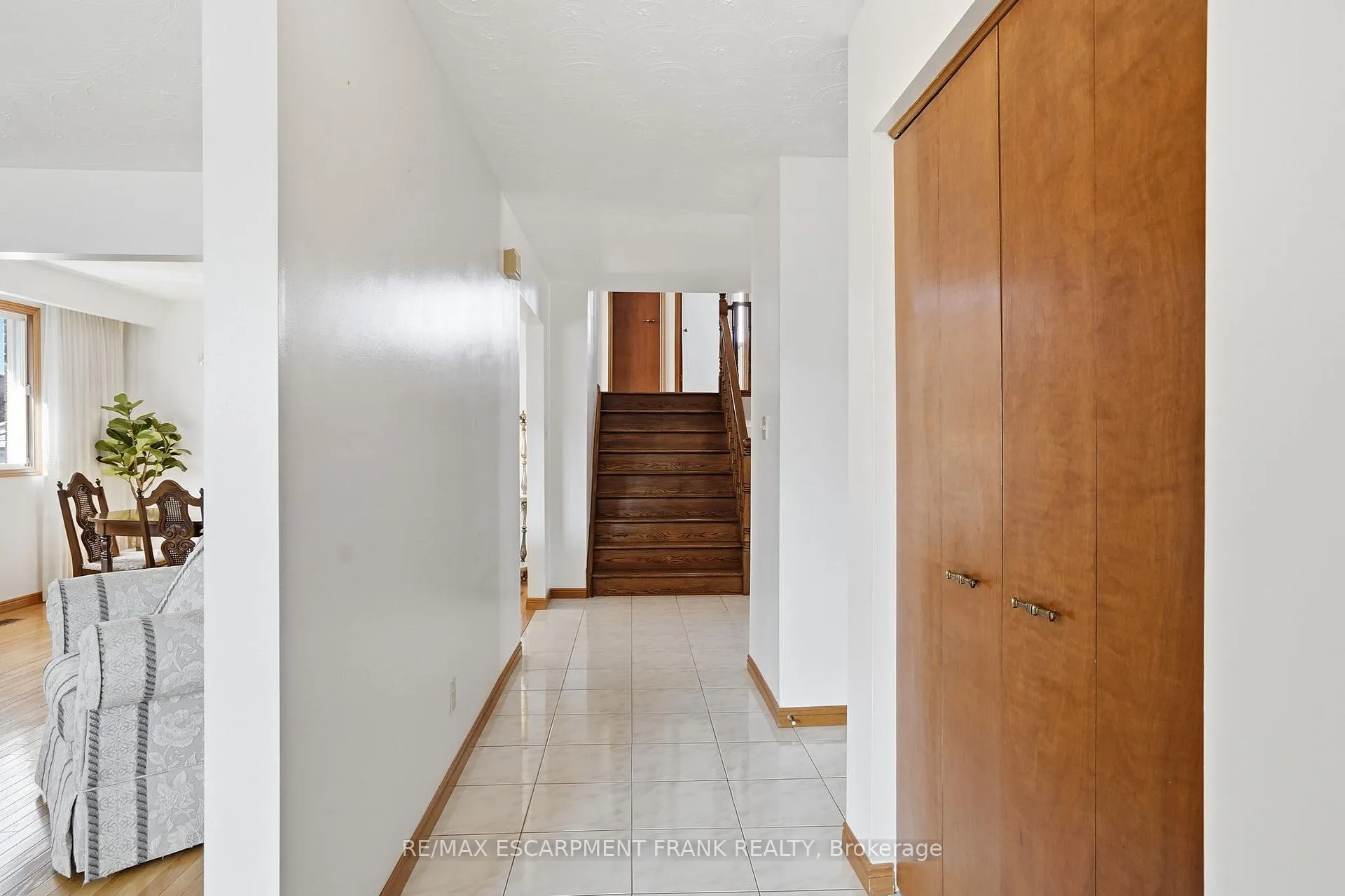 Photo 8 of 267 Greencedar Drive, Hamilton, Gurnett — HOMEH